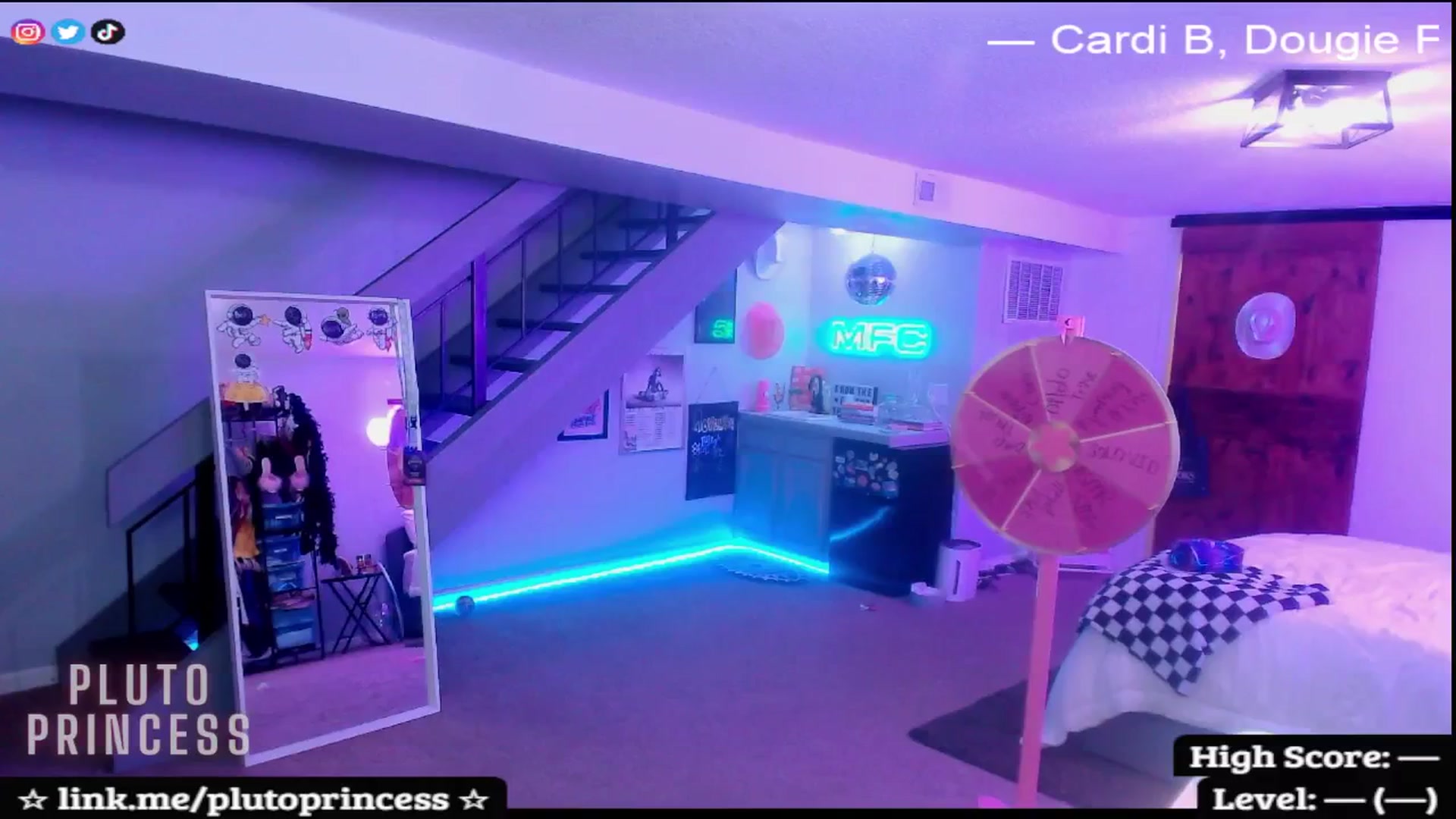 Gallery image thumbnail from PlutoPrincess's myfreecams stream on, 11/15/2025, 08:56 image 14 of 20