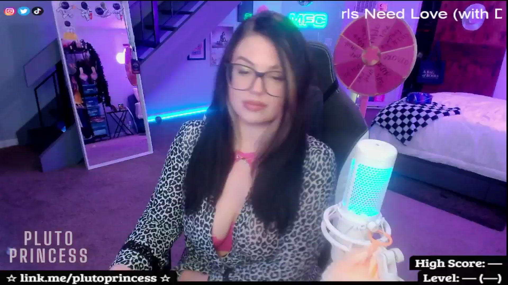 Gallery image thumbnail from PlutoPrincess's myfreecams stream on, 11/15/2025, 08:56 image 1 of 20