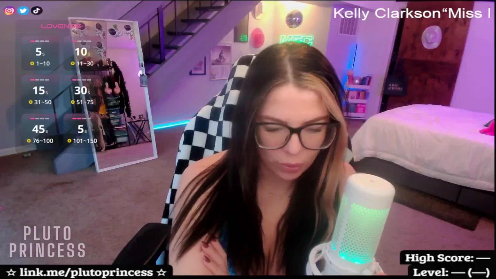 Gallery image thumbnail from PlutoPrincess's myfreecams stream on, 11/22/2025, 23:38 image 6 of 20