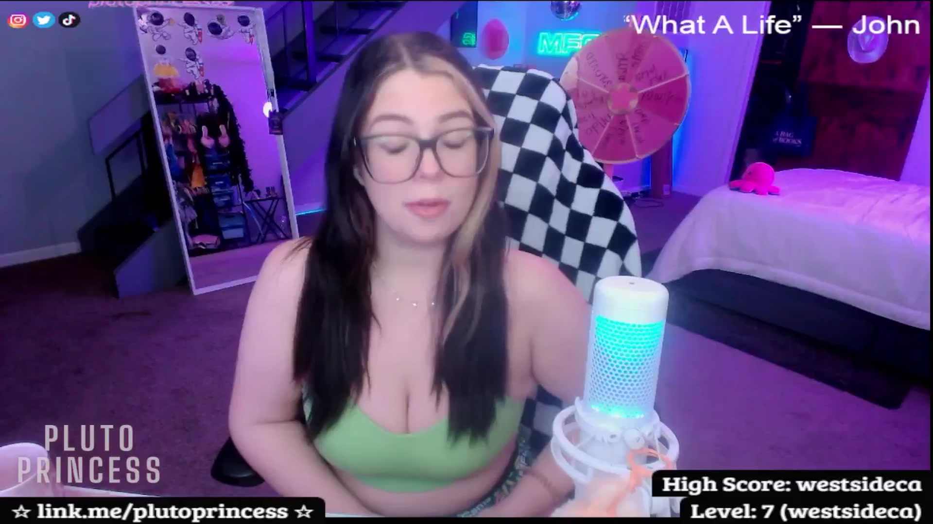Gallery image thumbnail from PlutoPrincess's myfreecams stream on, 11/25/2025, 08:51 image 9 of 20