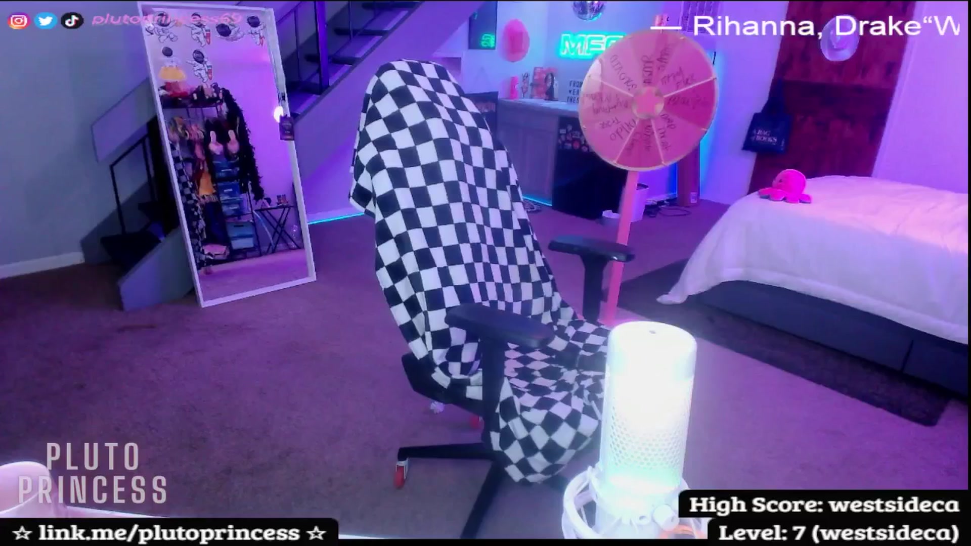 Gallery image thumbnail from PlutoPrincess's myfreecams stream on, 11/25/2025, 08:51 image 16 of 20