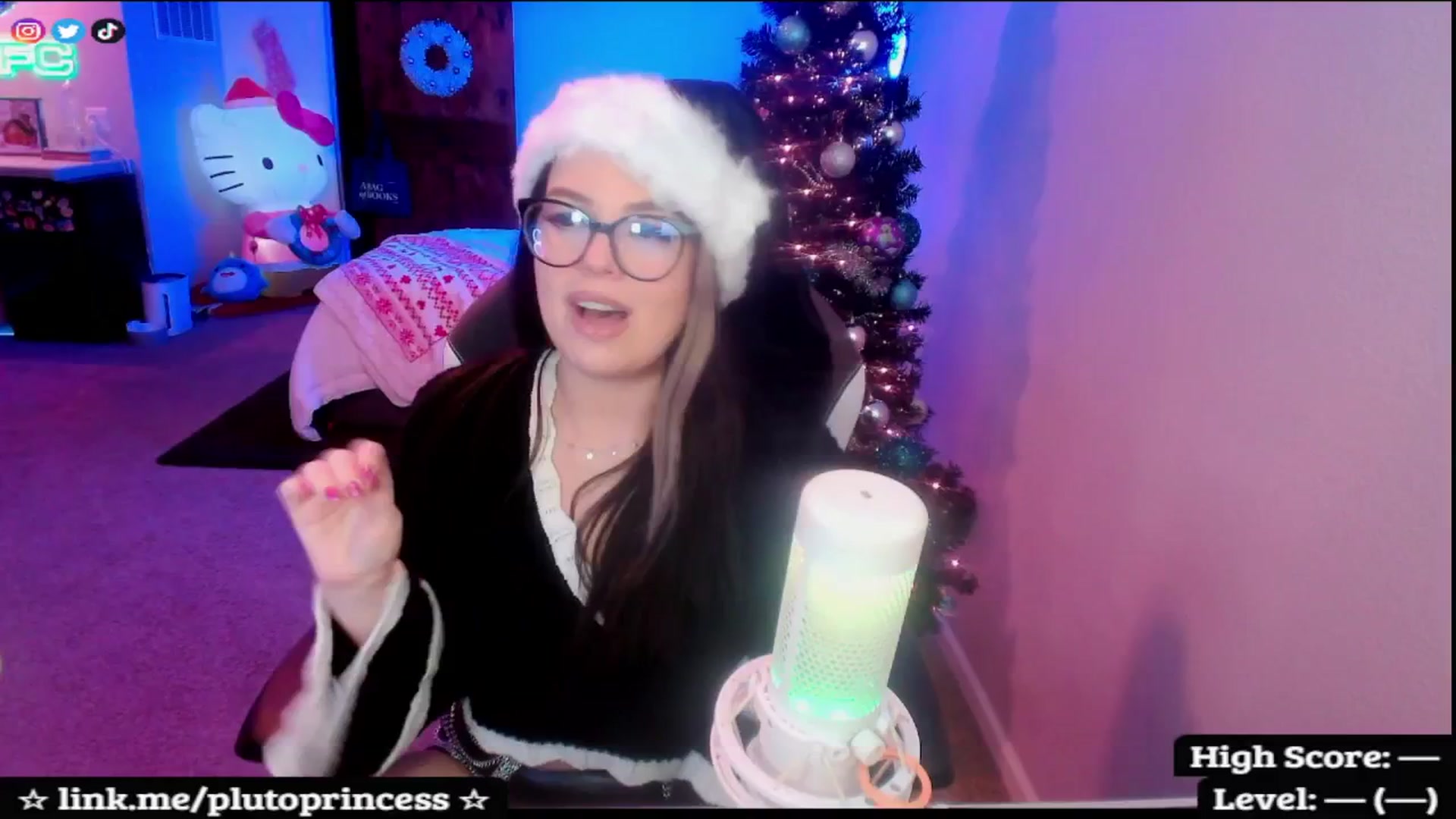 Gallery image thumbnail from PlutoPrincess's myfreecams stream on, 12/12/2025, 09:49 image 12 of 20