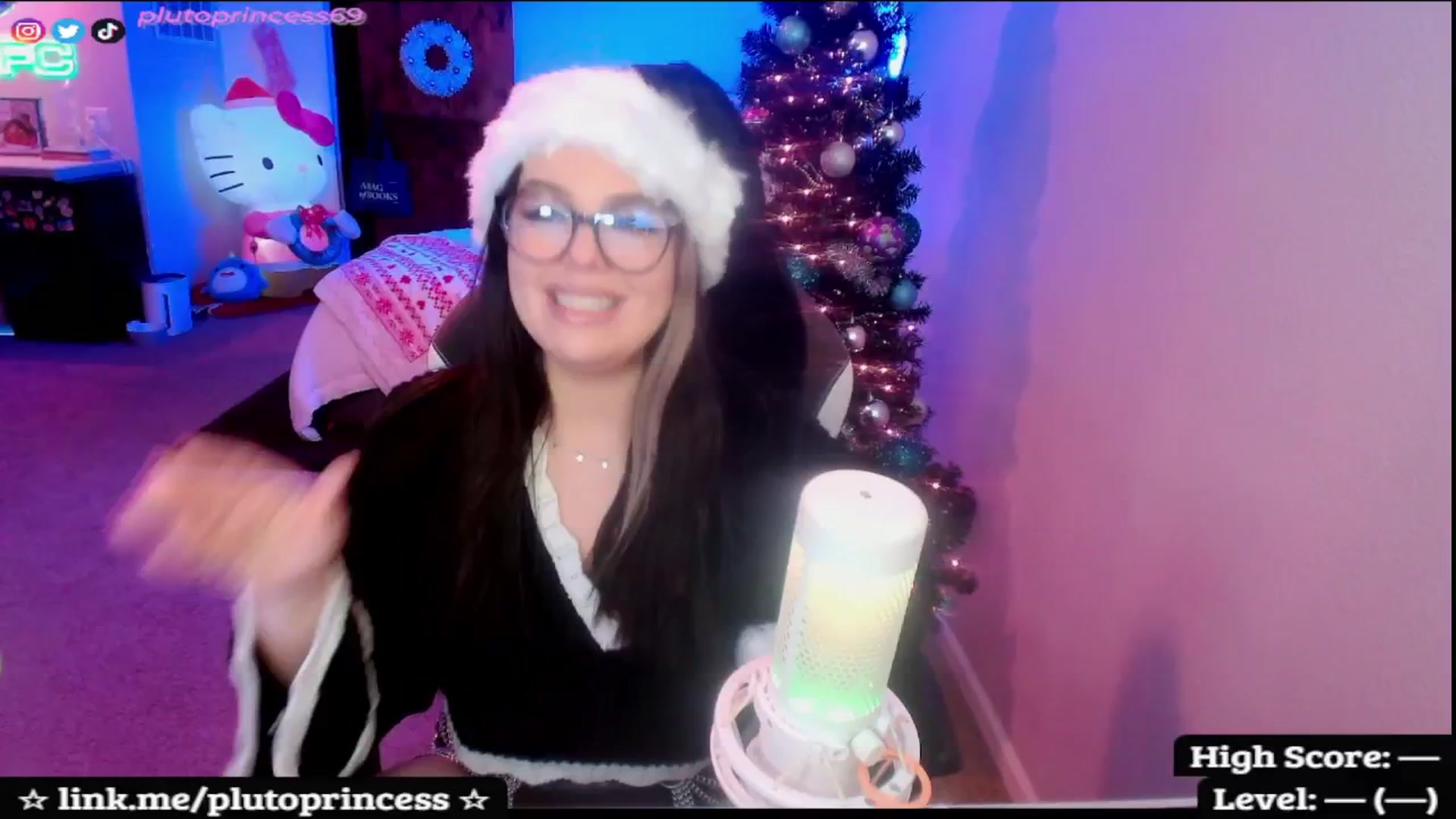 Gallery image thumbnail from PlutoPrincess's myfreecams stream on, 12/12/2025, 09:49 image 4 of 20