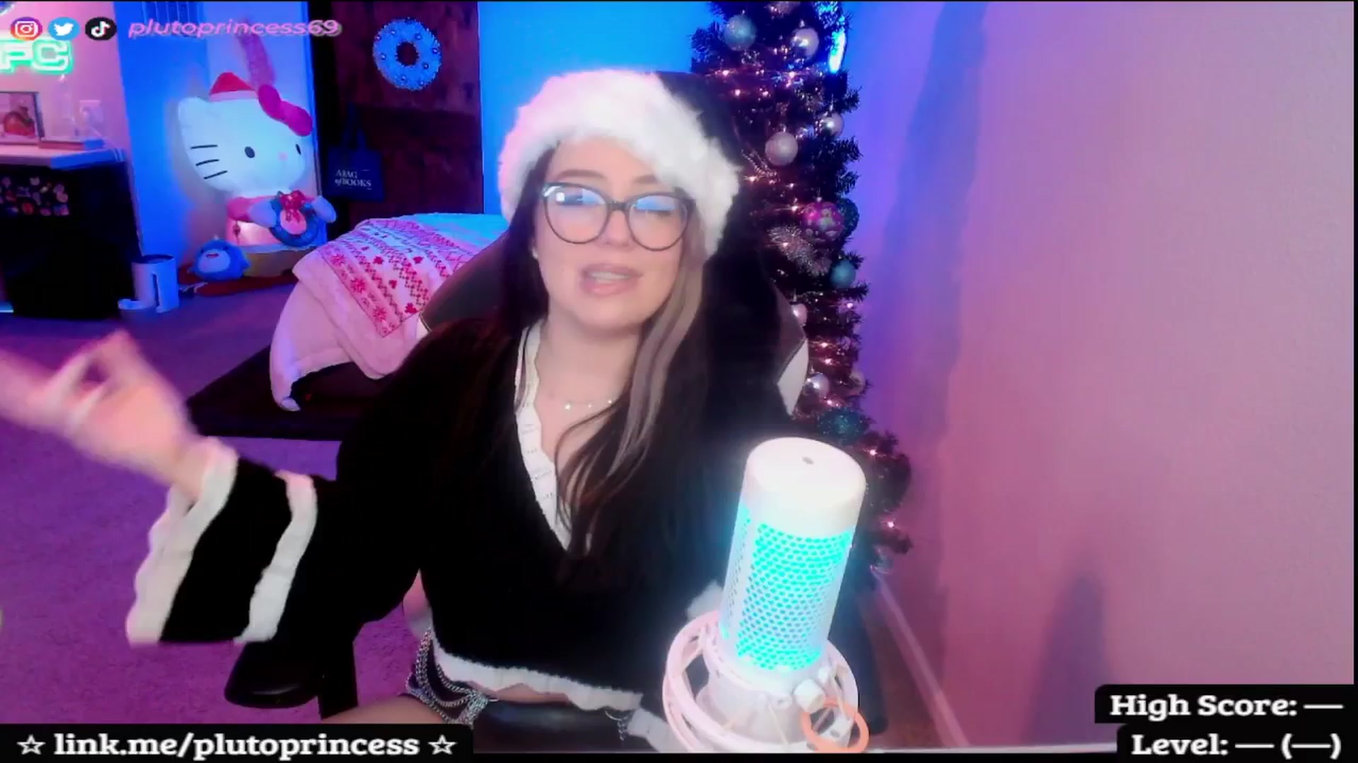 Gallery image thumbnail from PlutoPrincess's myfreecams stream on, 12/12/2025, 09:49 image 13 of 20