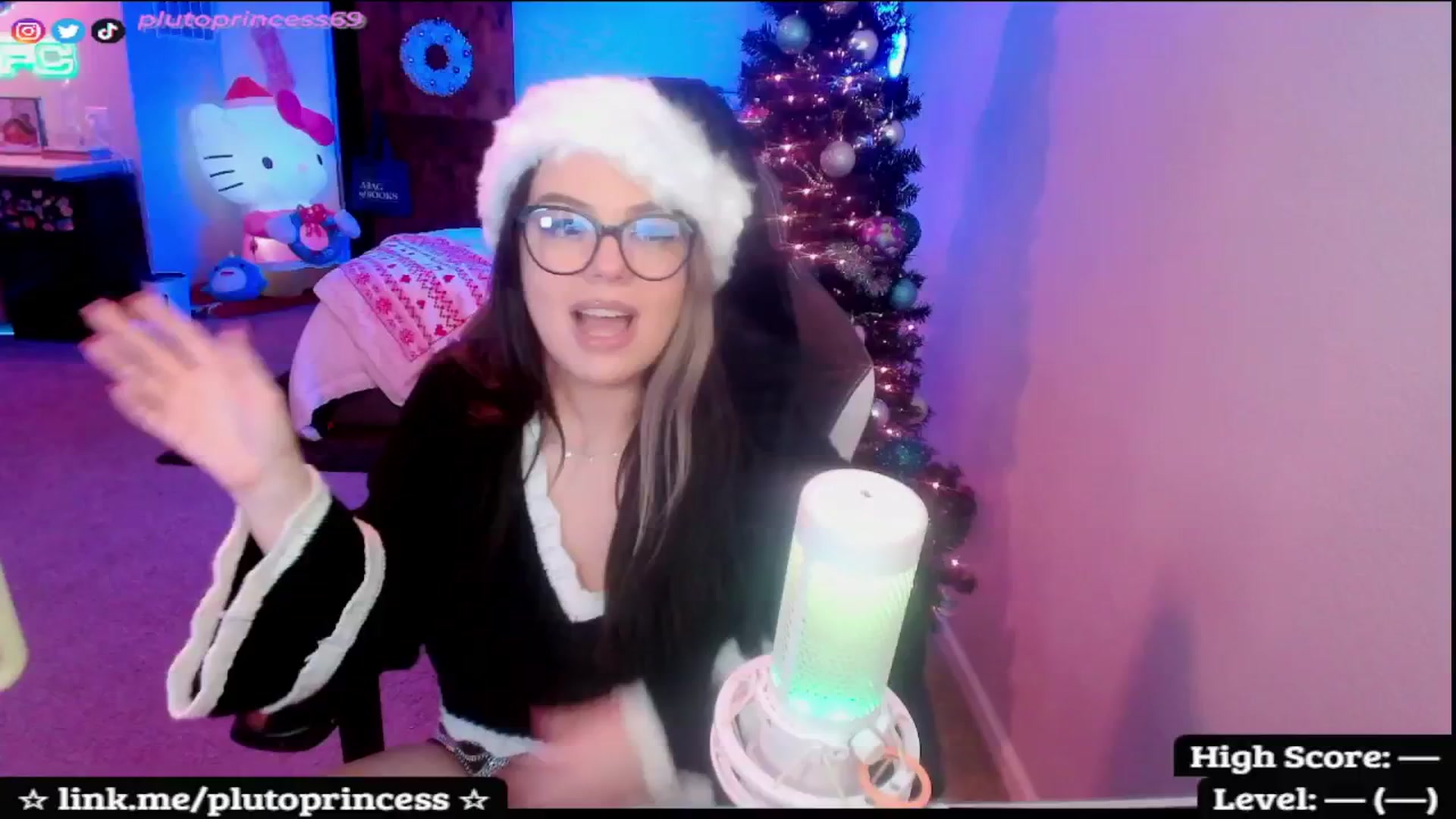 Gallery image thumbnail from PlutoPrincess's myfreecams stream on, 12/12/2025, 09:49 image 16 of 20