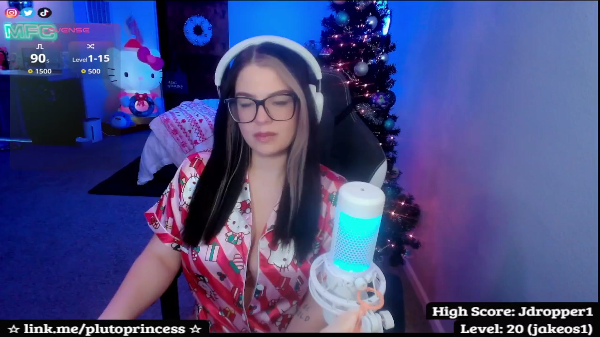 Gallery image thumbnail from PlutoPrincess's myfreecams stream on, 12/16/2025, 09:02 image 6 of 20