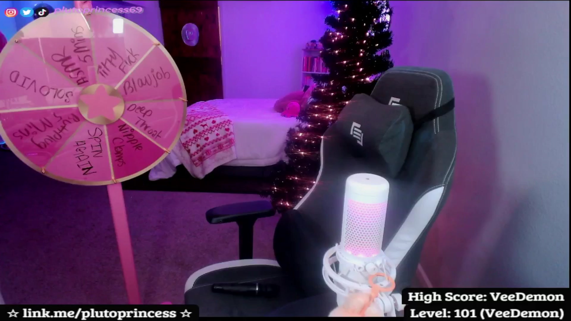 Gallery image thumbnail from PlutoPrincess's myfreecams stream on, 01/08/2026, 08:25 image 1 of 20