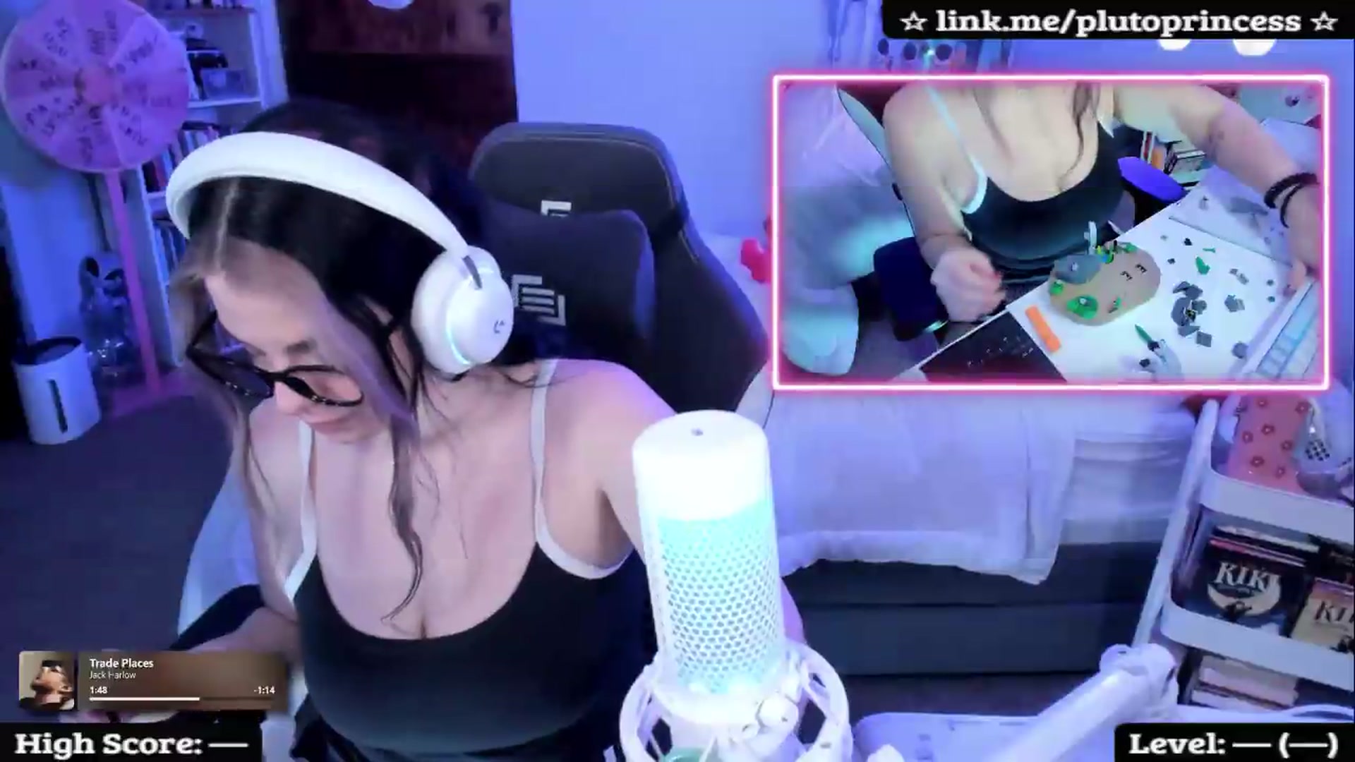 Gallery image thumbnail from PlutoPrincess's myfreecams stream on, 09/16/2026, 08:14 image 17 of 20