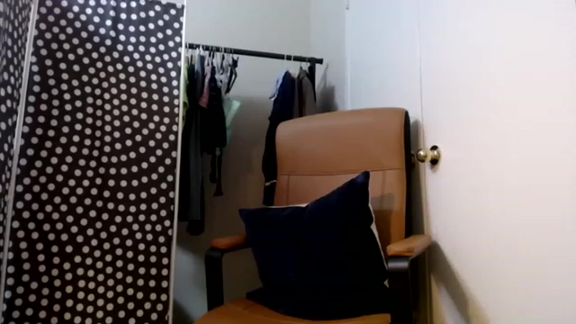 Gallery image thumbnail from PointeShoes_x's myfreecams stream on, 12/28/2022, 06:28 image 3 of 20
