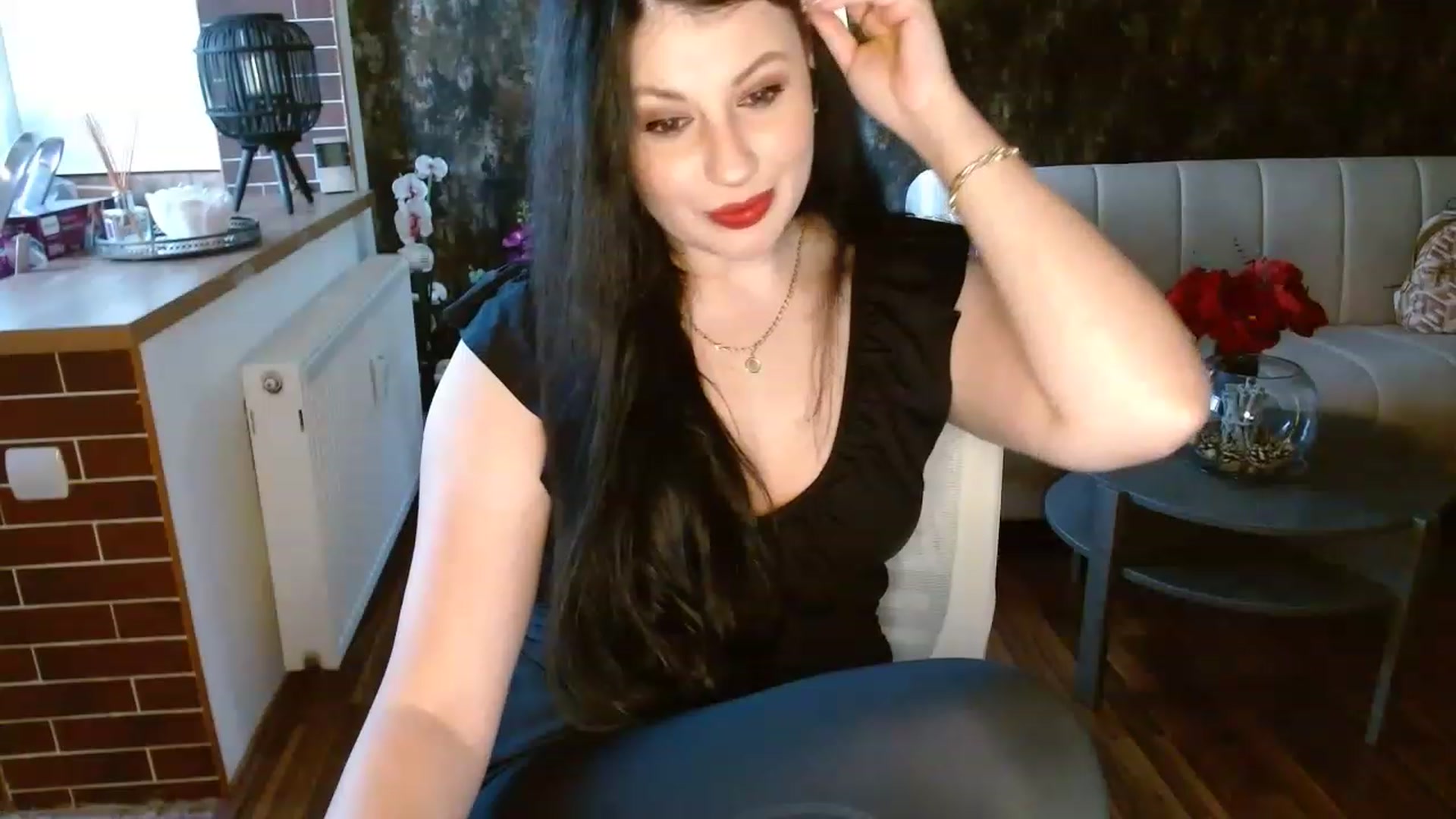 Gallery image thumbnail from Poison_Rose_'s myfreecams stream on, 08/11/2023, 17:28 image 8 of 20