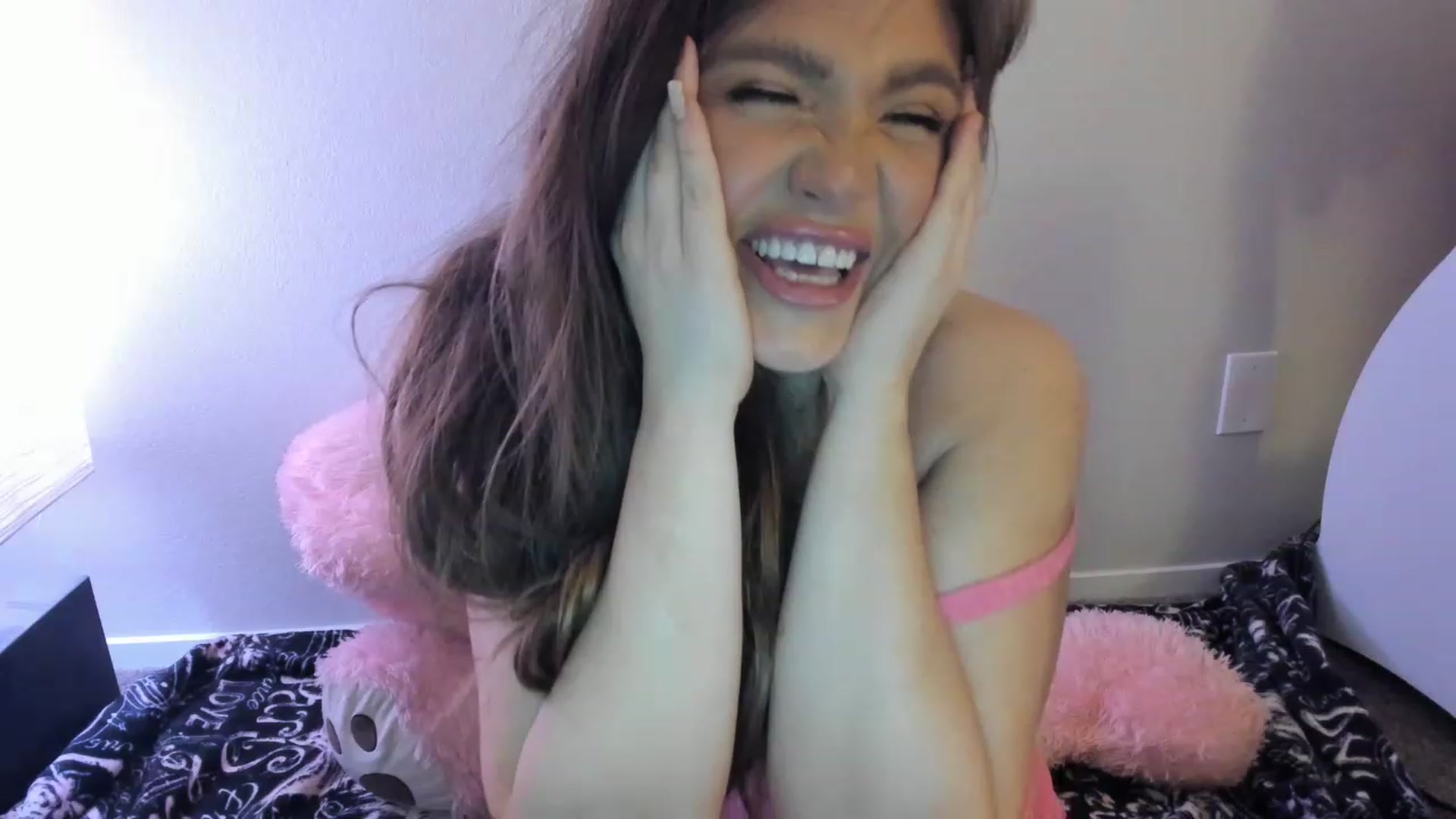Gallery image thumbnail from PokeAPuss's myfreecams stream on, 02/19/2023, 13:01 image 16 of 20