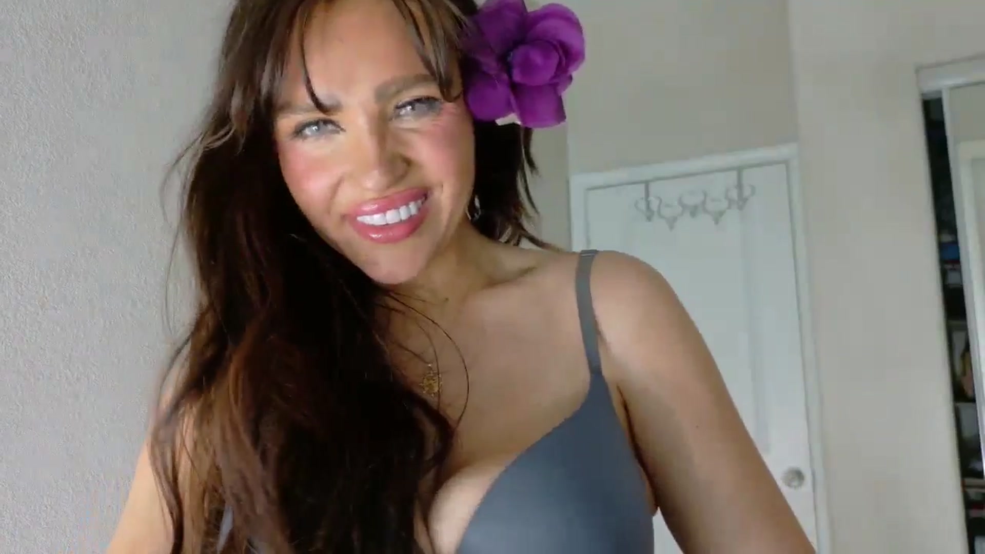 Gallery image thumbnail from PokeAPuss's myfreecams stream on, 08/10/2025, 14:23 image 12 of 20