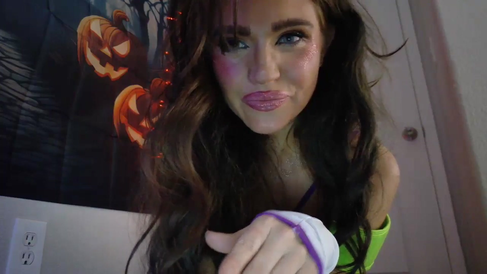 Gallery image thumbnail from PokeAPuss's myfreecams stream on, 10/17/2025, 09:30 image 15 of 20