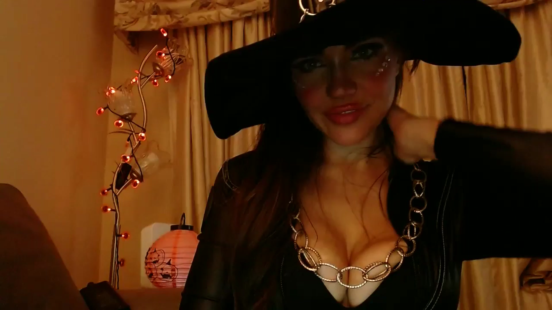 Gallery image thumbnail from PokeAPuss's myfreecams stream on, 10/31/2025, 11:40 image 4 of 20