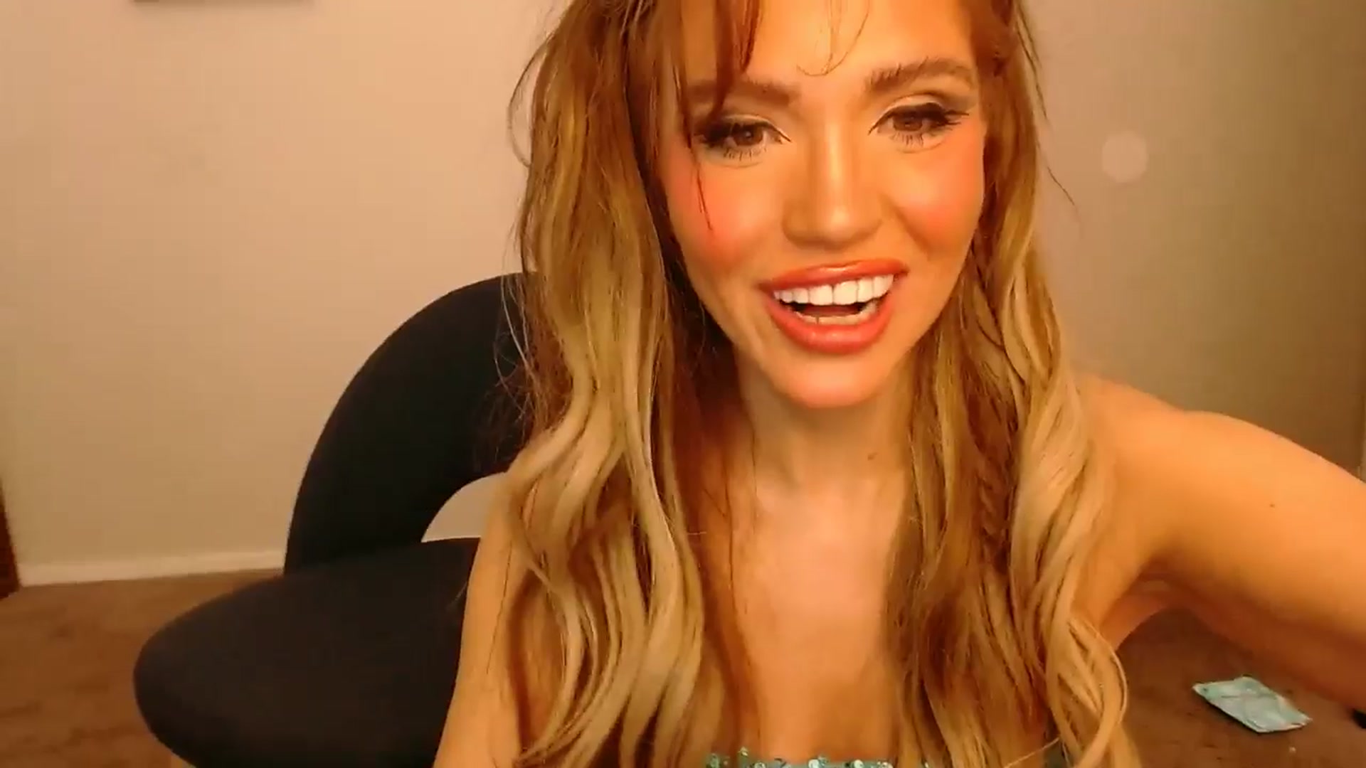 Gallery image thumbnail from PokeAPuss's myfreecams stream on, 12/31/2025, 10:07 image 15 of 20