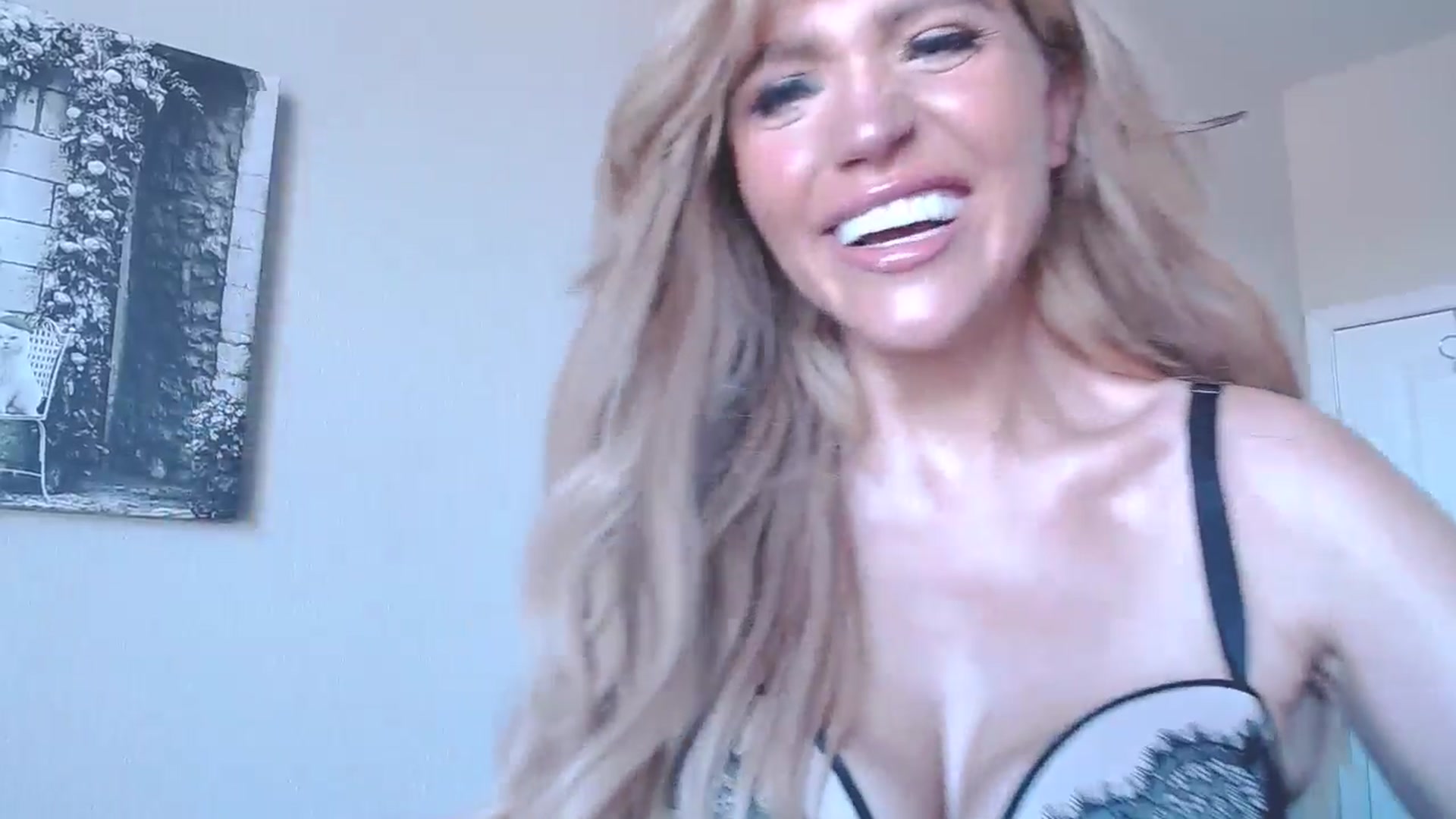 Gallery image thumbnail from PokeAPuss's myfreecams stream on, 04/12/2026, 23:38 image 8 of 20