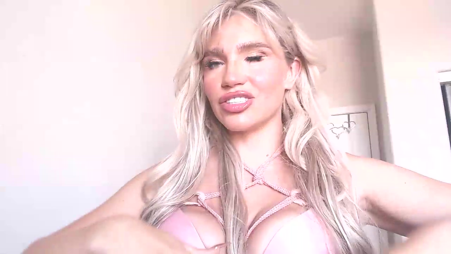 Gallery image thumbnail from PokeAPuss's myfreecams stream on, 08/07/2026, 21:19 image 14 of 20