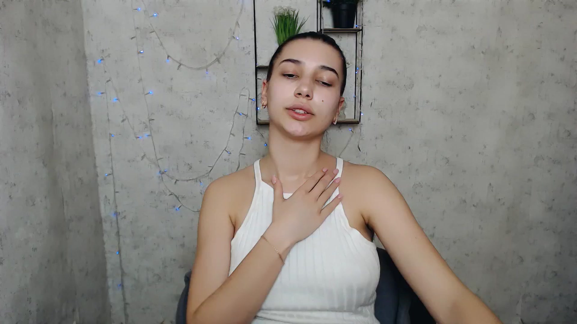 Gallery image thumbnail from PolaKim_'s myfreecams stream on, 03/31/2025, 11:20 image 10 of 20