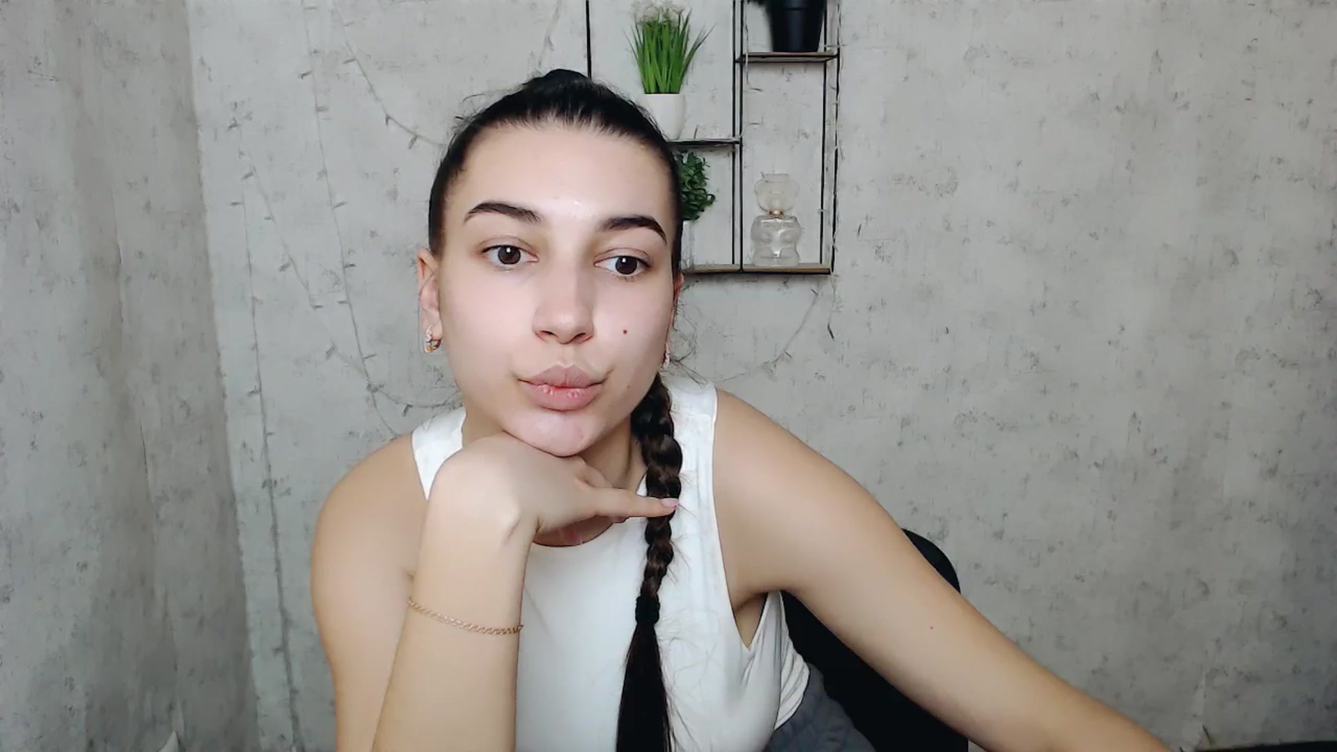 Gallery image thumbnail from PolaKim_'s myfreecams stream on, 04/01/2025, 13:05 image 6 of 20