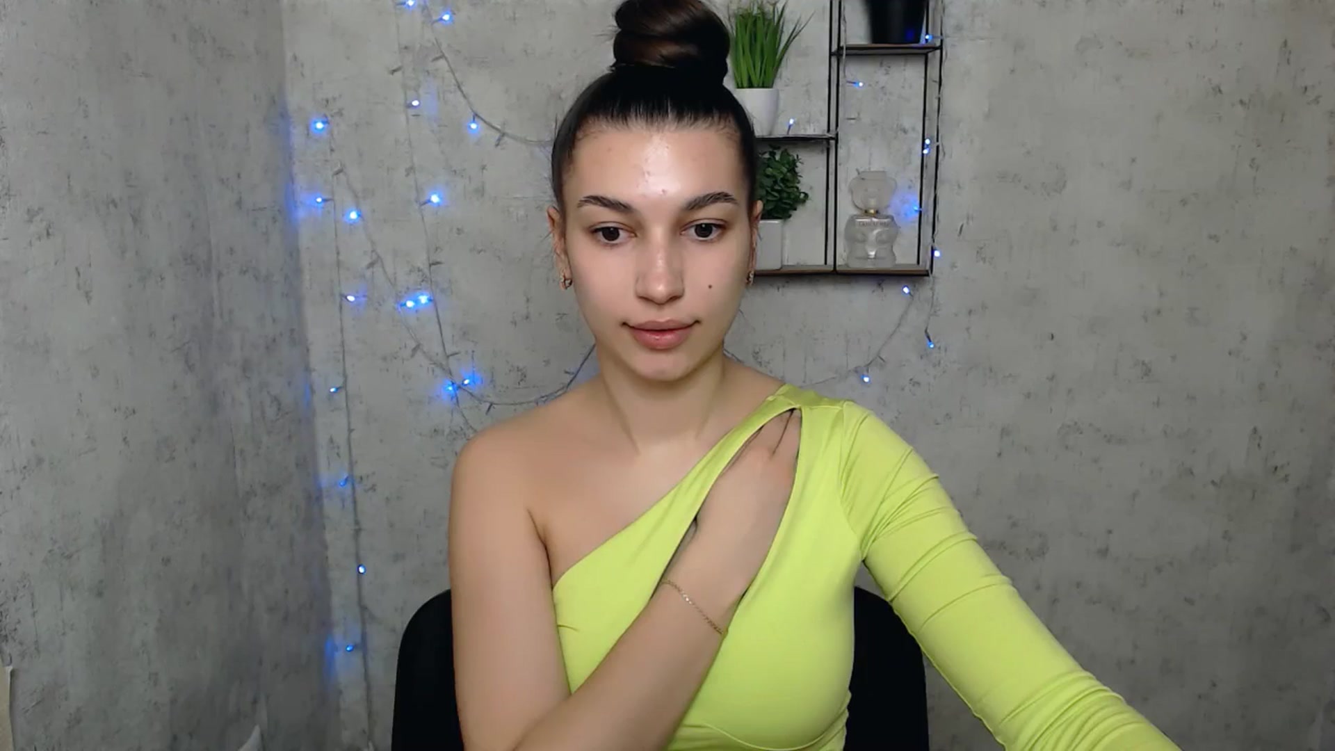 Gallery image thumbnail from PolaKim_'s myfreecams stream on, 04/07/2025, 09:21 image 15 of 20