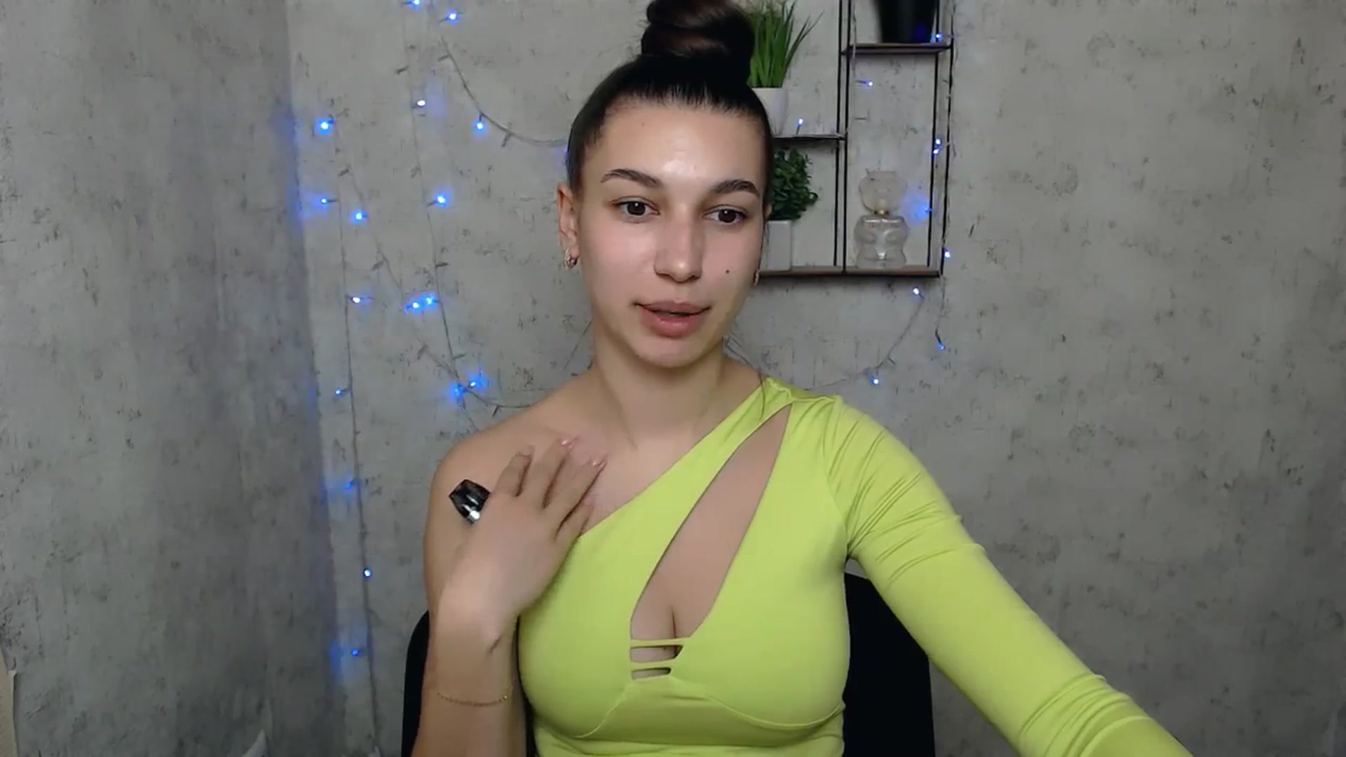 Gallery image thumbnail from PolaKim_'s myfreecams stream on, 04/07/2025, 10:58 image 8 of 20