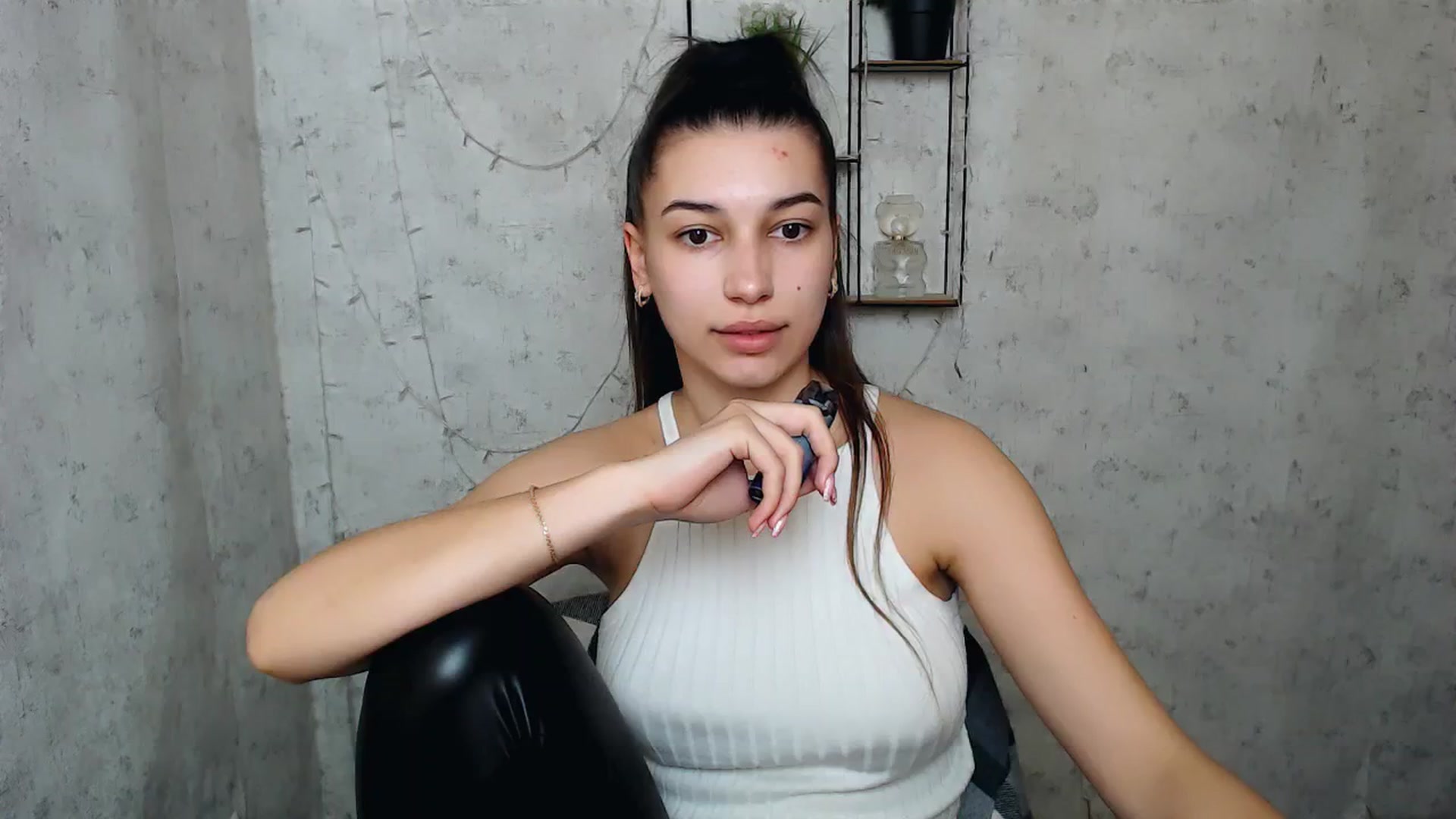 Gallery image thumbnail from PolaKim_'s myfreecams stream on, 04/16/2025, 11:10 image 3 of 20