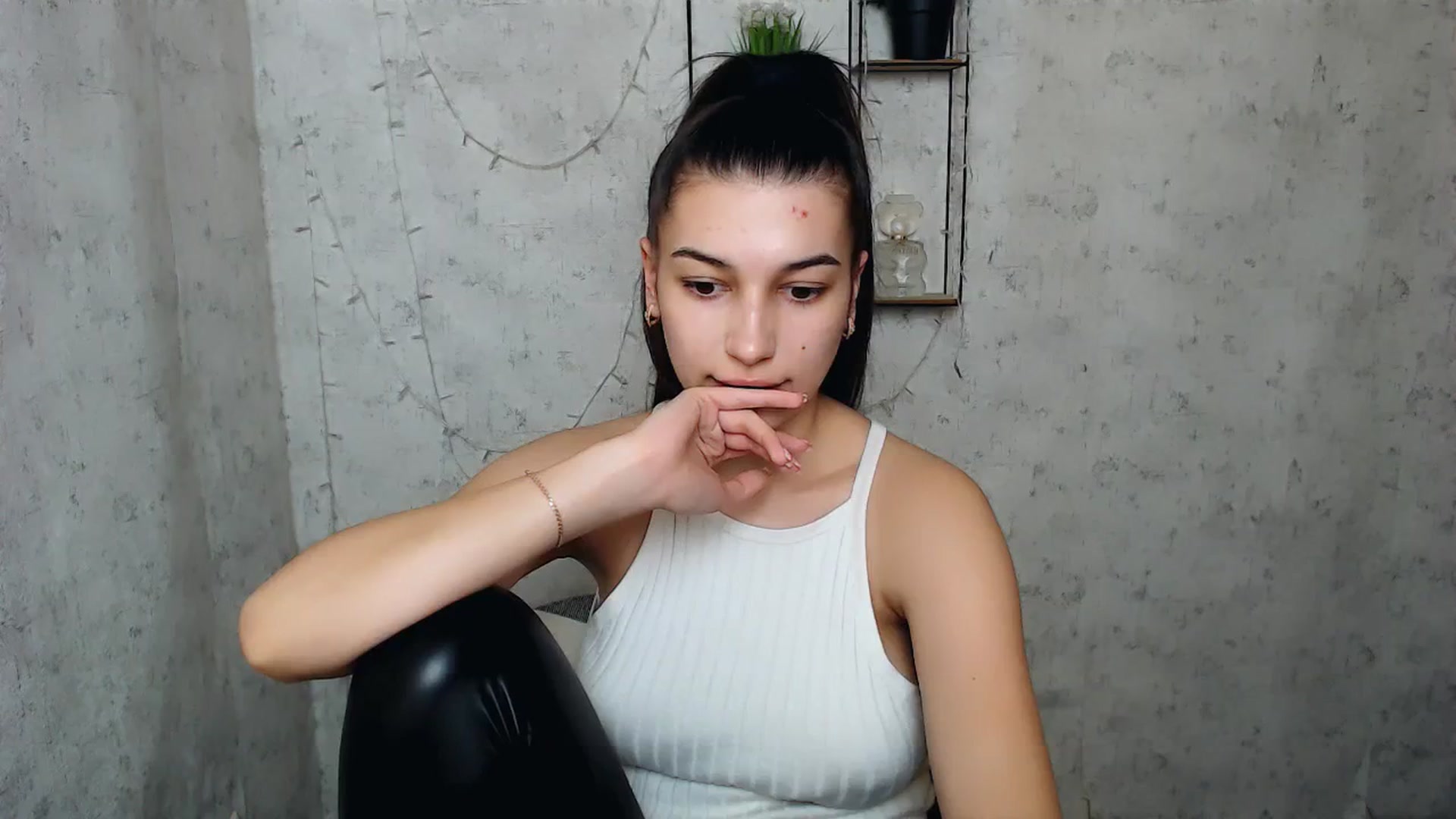 Gallery image thumbnail from PolaKim_'s myfreecams stream on, 04/16/2025, 11:10 image 7 of 20