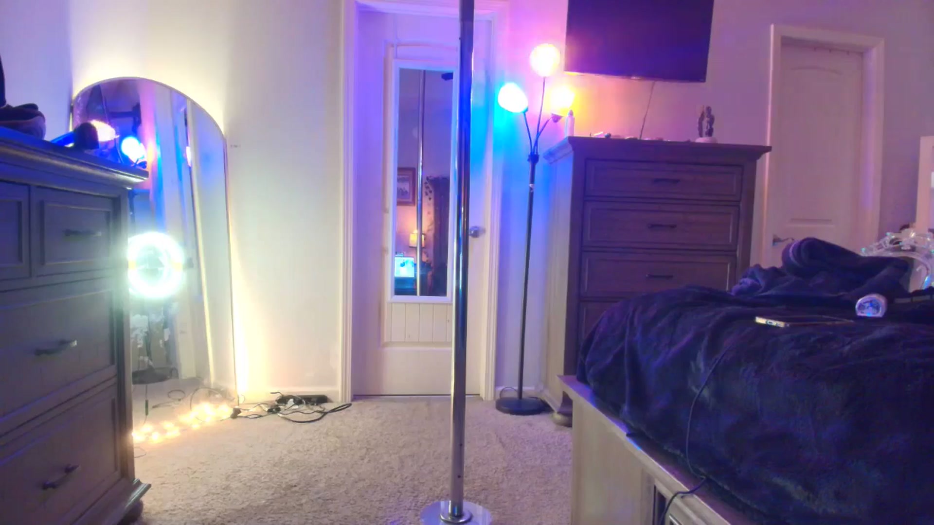 Gallery image thumbnail from PoleBunnyXxx's myfreecams stream on, 12/30/2025, 22:26 image 15 of 20