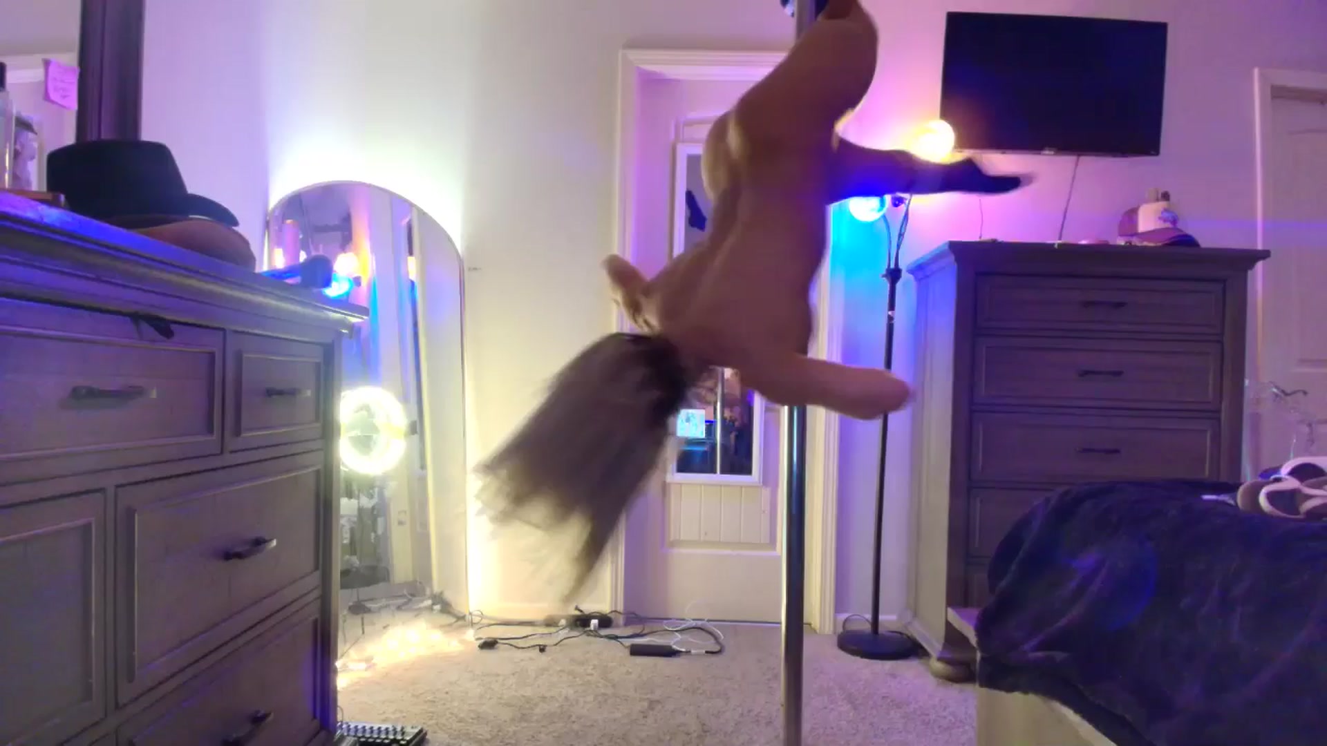Gallery image thumbnail from PoleBunnyXxx's myfreecams stream on, 01/07/2026, 18:52 image 11 of 20