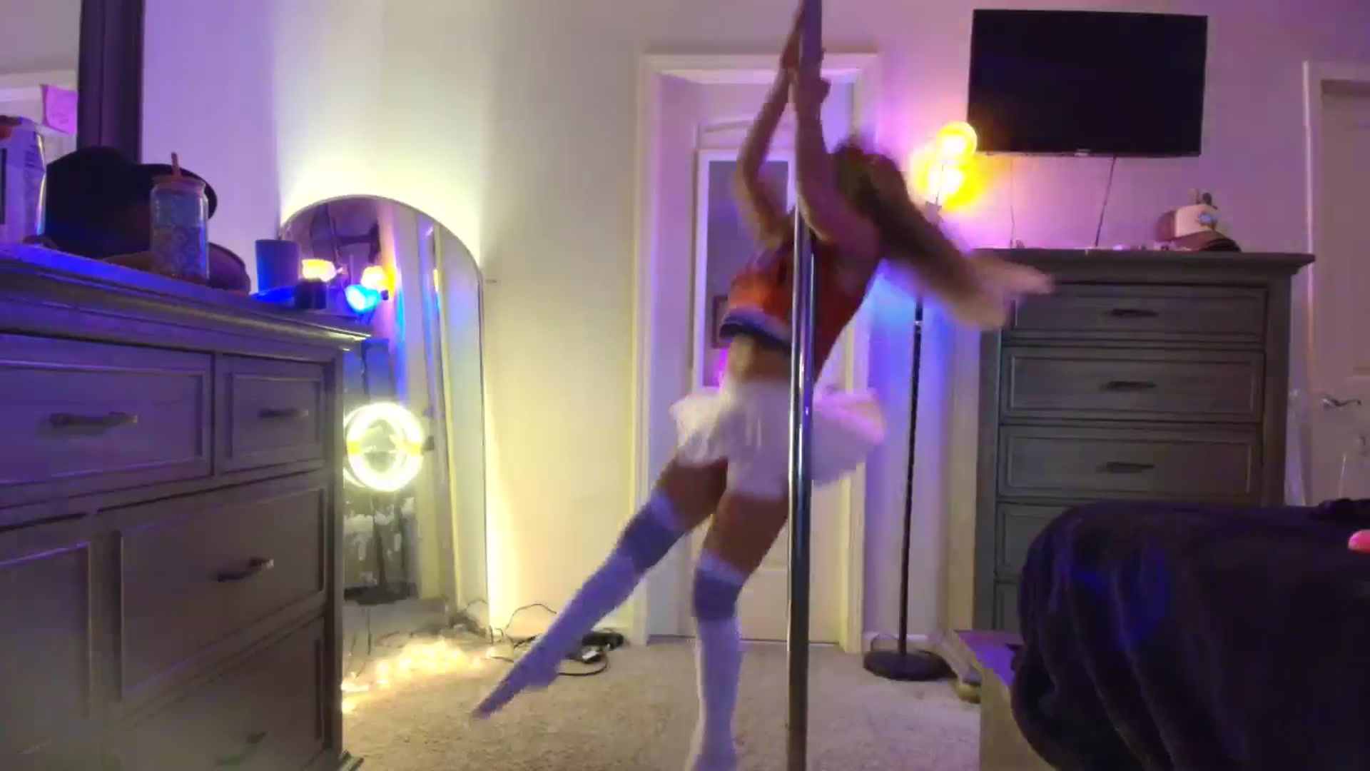 Gallery image thumbnail from PoleBunnyXxx's myfreecams stream on, 01/08/2026, 18:43 image 12 of 20