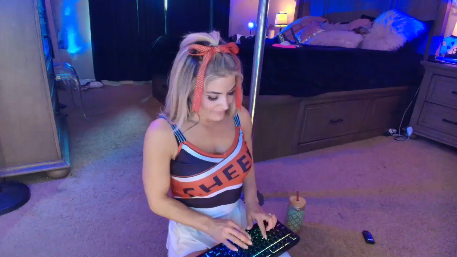 Gallery image thumbnail from PoleBunnyXxx's myfreecams stream on, 01/08/2026, 18:43 image 6 of 20