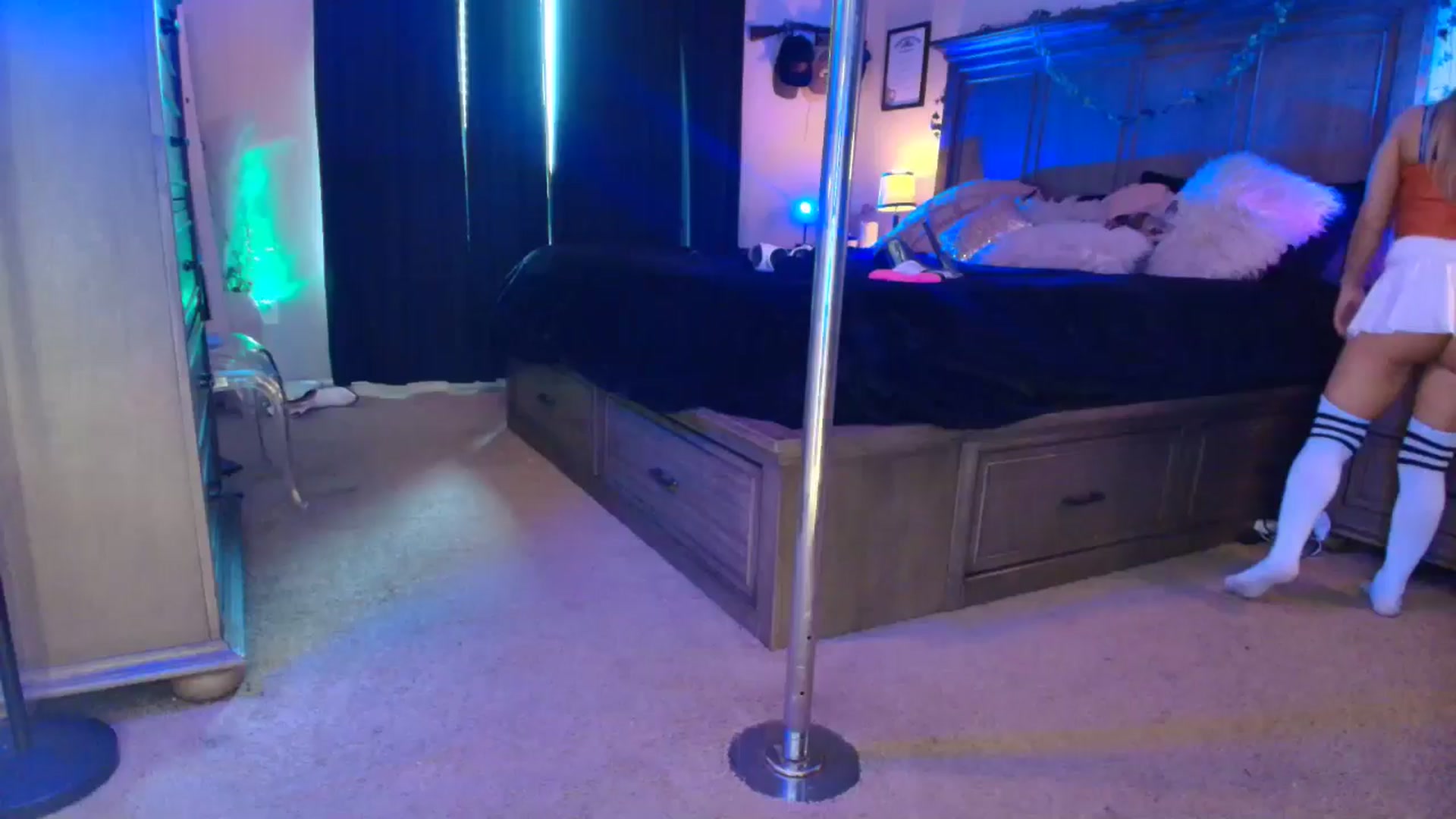 Gallery image thumbnail from PoleBunnyXxx's myfreecams stream on, 01/08/2026, 18:43 image 9 of 20