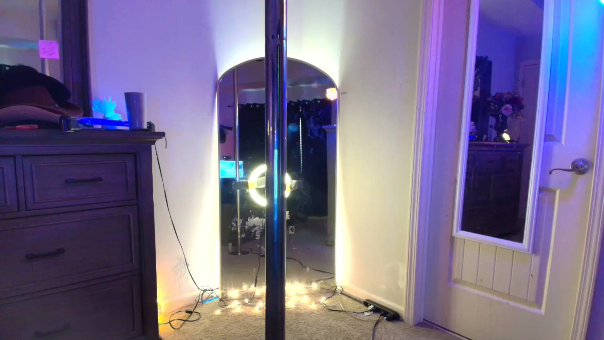 Gallery image thumbnail from PoleBunnyXxx's myfreecams stream on, 01/08/2026, 20:16 image 9 of 20