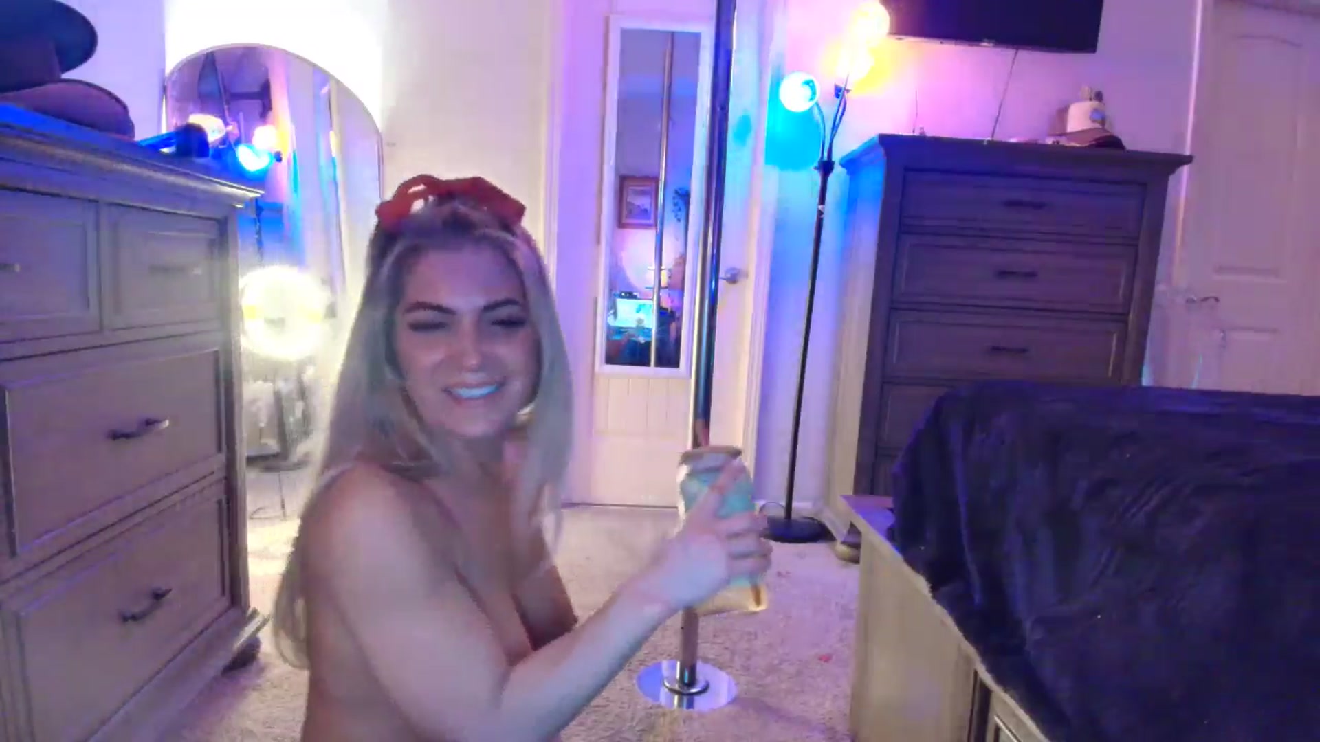 Gallery image thumbnail from PoleBunnyXxx's myfreecams stream on, 01/08/2026, 20:16 image 20 of 20