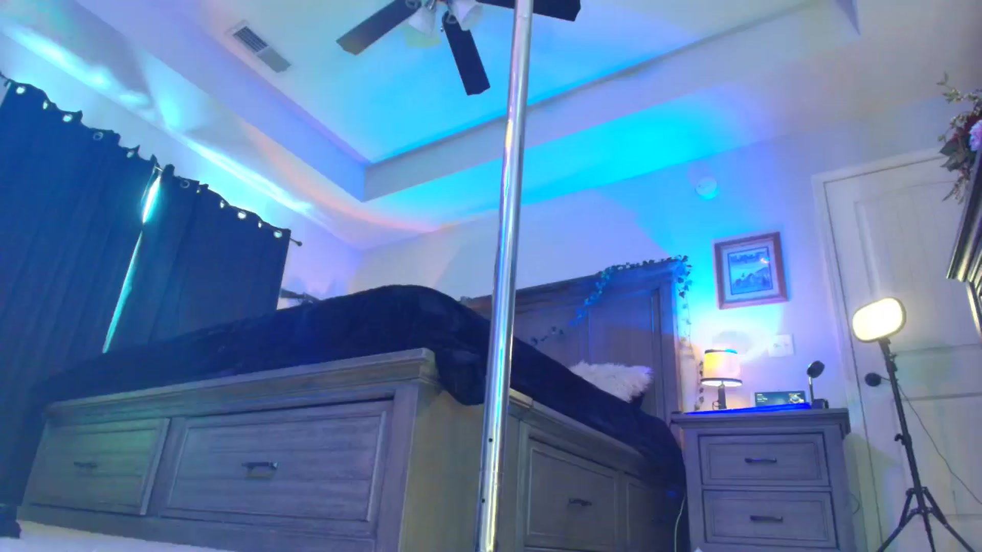 Gallery image thumbnail from PoleBunnyXxx's myfreecams stream on, 01/09/2026, 19:35 image 10 of 20