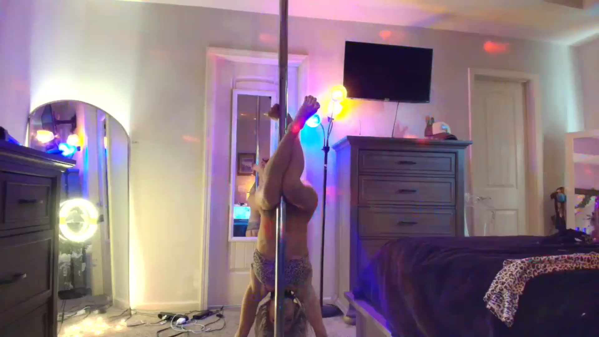 Gallery image thumbnail from PoleBunnyXxx's myfreecams stream on, 01/12/2026, 21:00 image 6 of 20