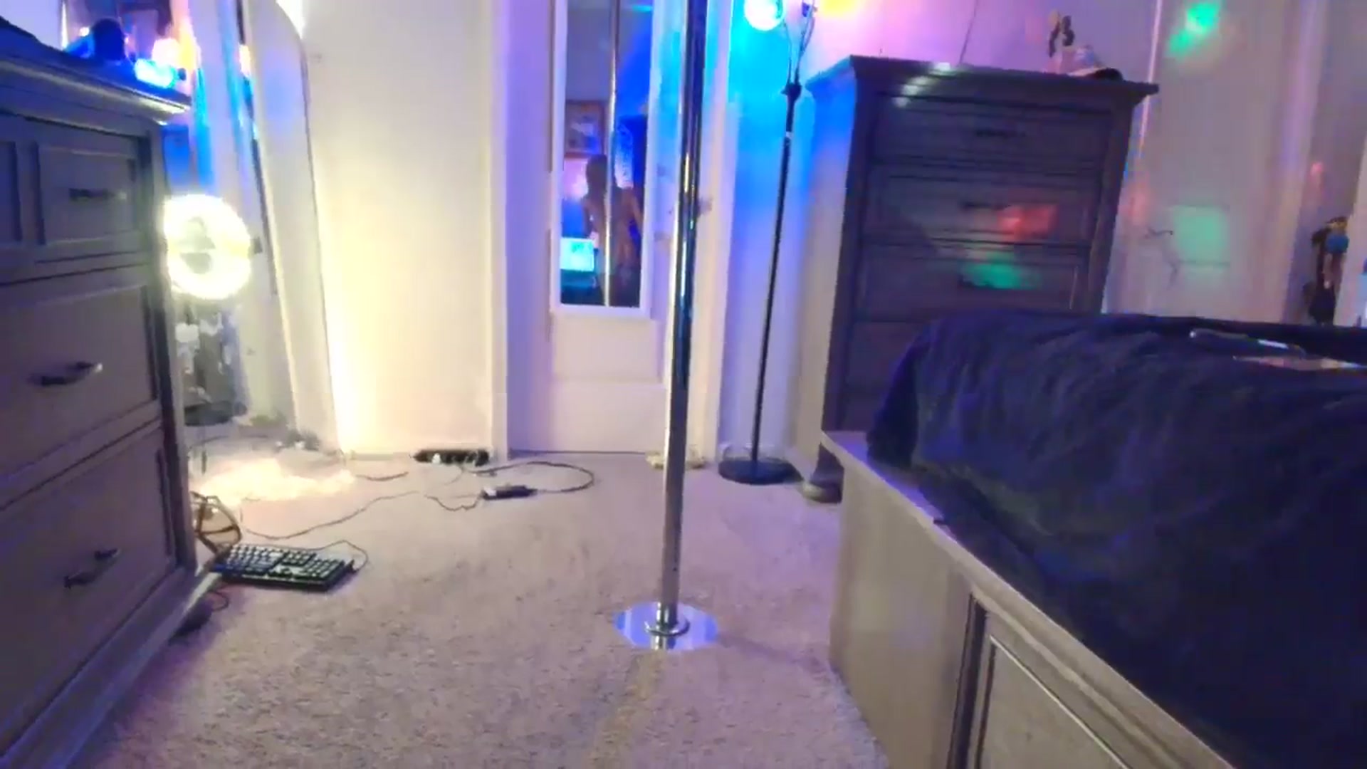 Gallery image thumbnail from PoleBunnyXxx's myfreecams stream on, 01/13/2026, 21:38 image 16 of 20