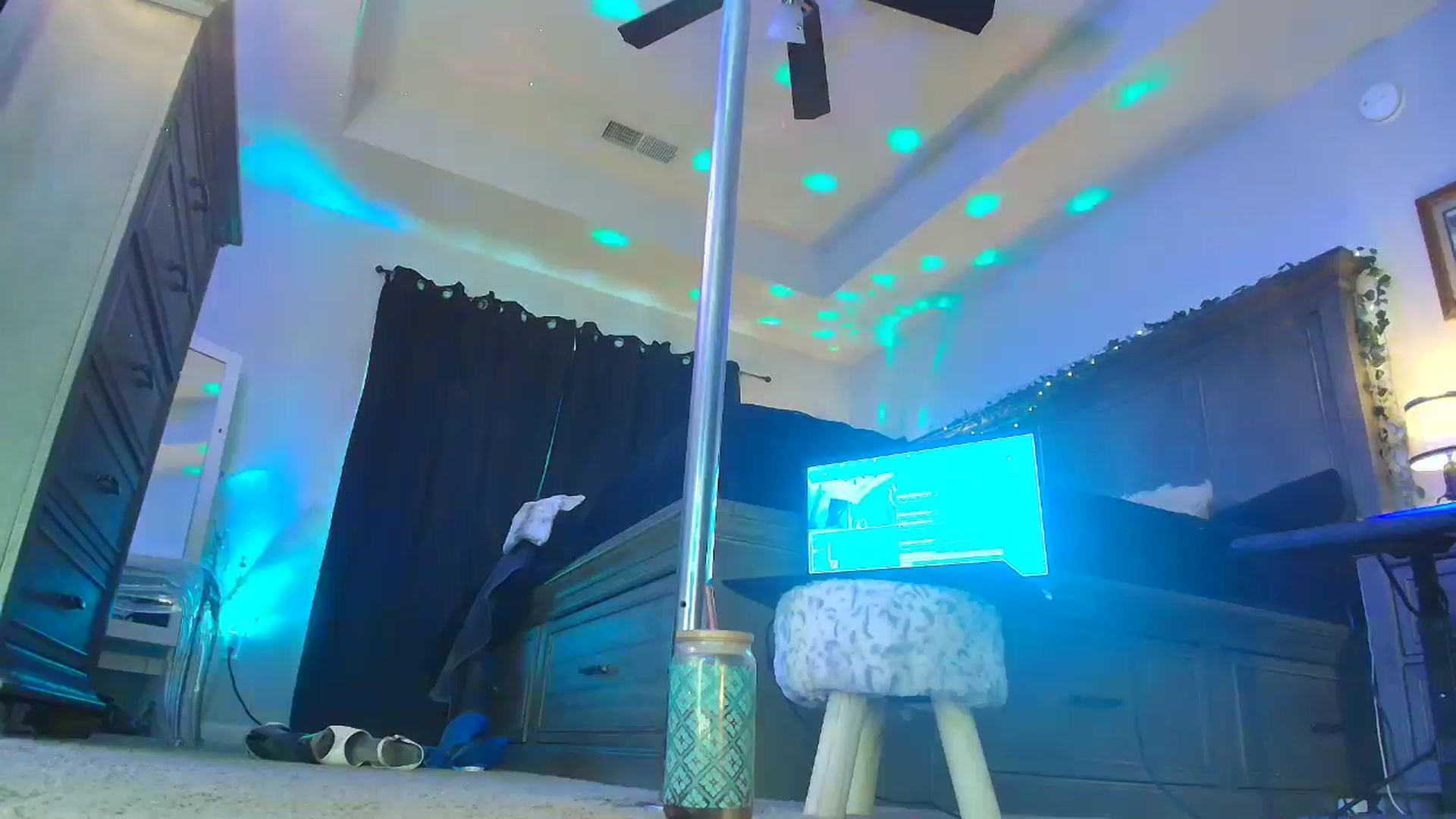 Gallery image thumbnail from PoleBunnyXxx's myfreecams stream on, 02/18/2026, 20:59 image 10 of 20