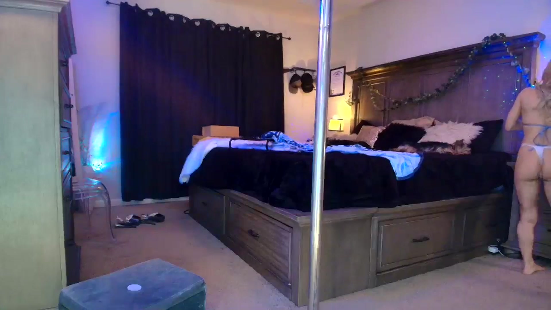 Gallery image thumbnail from PoleBunnyXxx's myfreecams stream on, 03/15/2026, 24:34 image 11 of 20