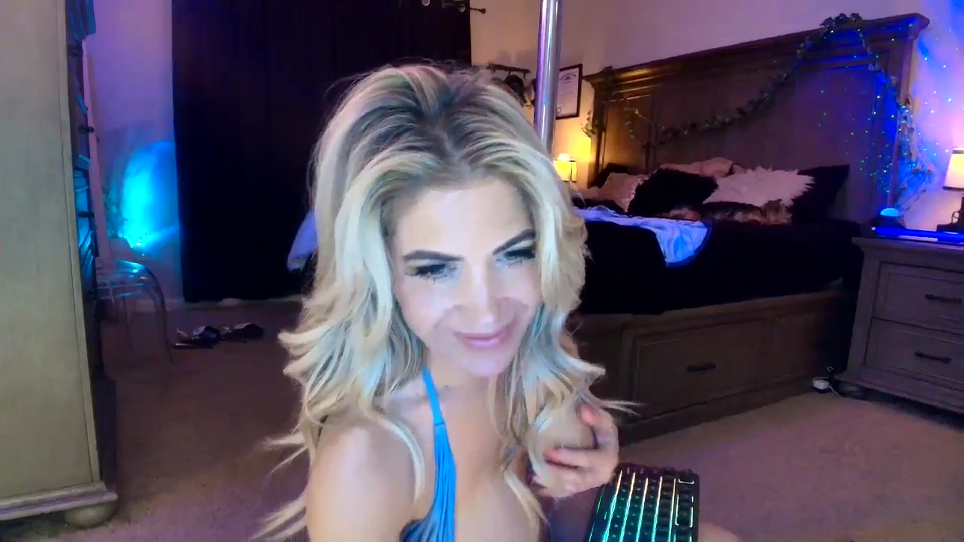 Gallery image thumbnail from PoleBunnyXxx's myfreecams stream on, 03/15/2026, 24:34 image 19 of 20
