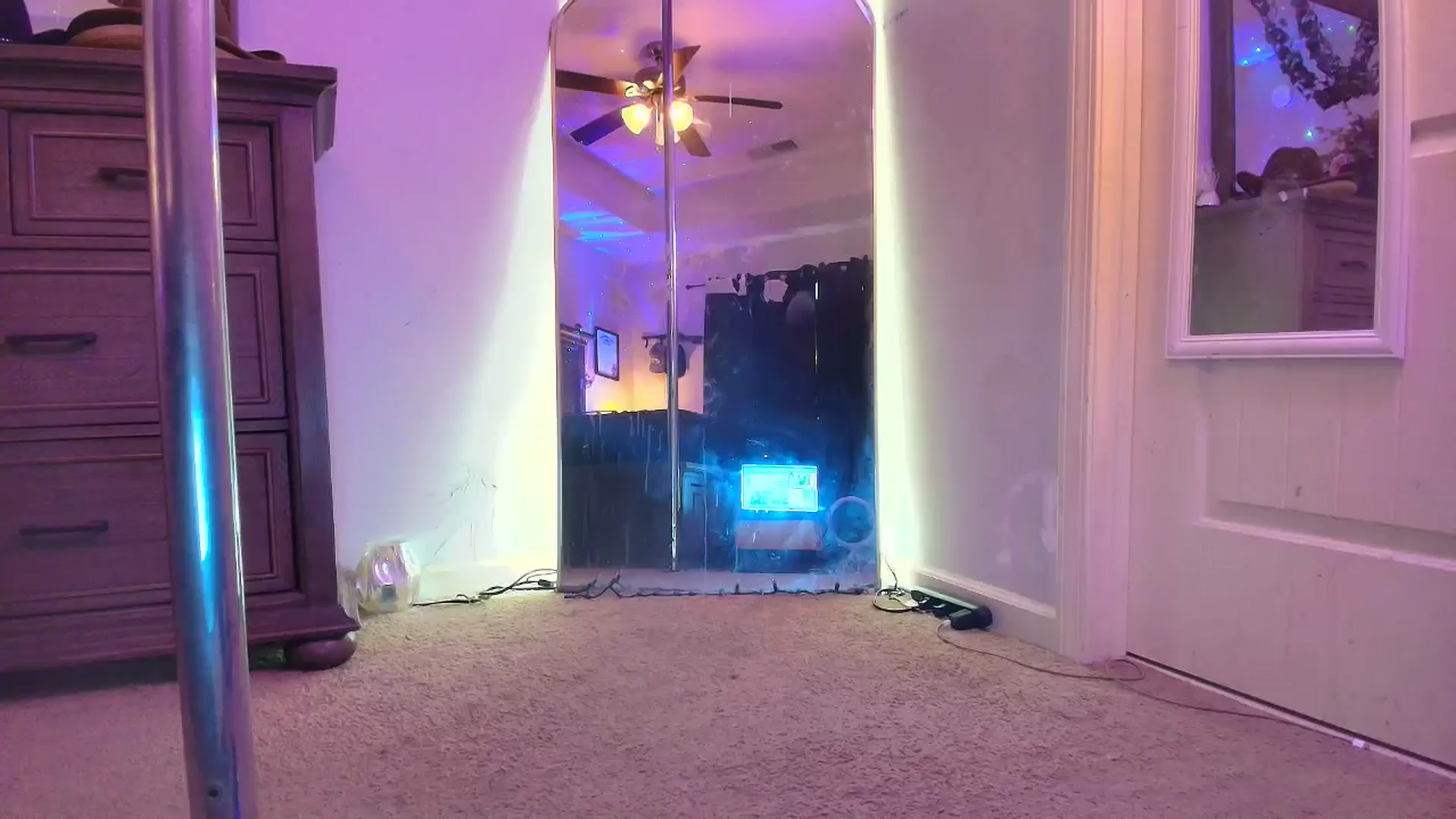 Gallery image thumbnail from PoleBunnyXxx's myfreecams stream on, 03/28/2026, 24:05 image 13 of 20