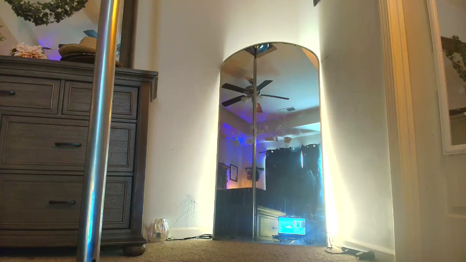 Gallery image thumbnail from PoleBunnyXxx's myfreecams stream on, 04/03/2026, 18:39 image 4 of 20