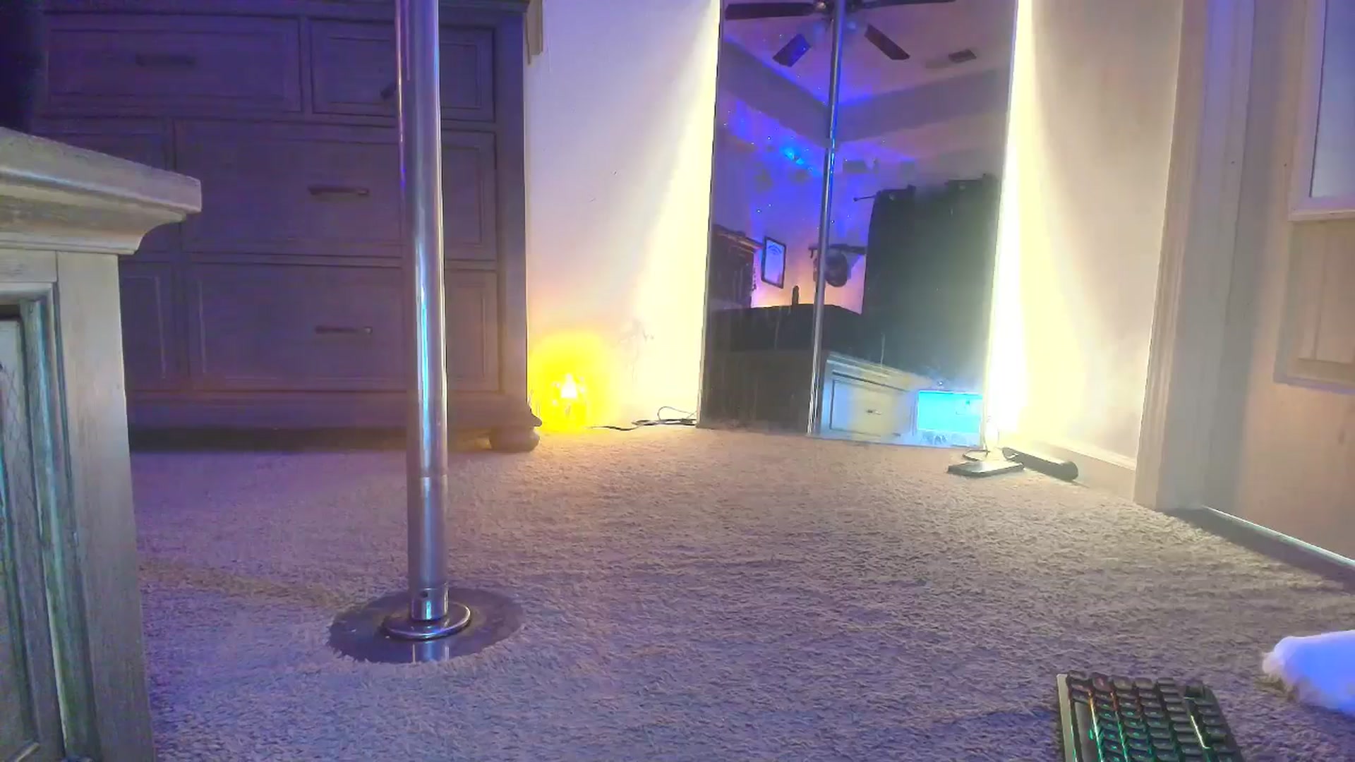 Gallery image thumbnail from PoleBunnyXxx's myfreecams stream on, 04/05/2026, 03:58 image 19 of 20