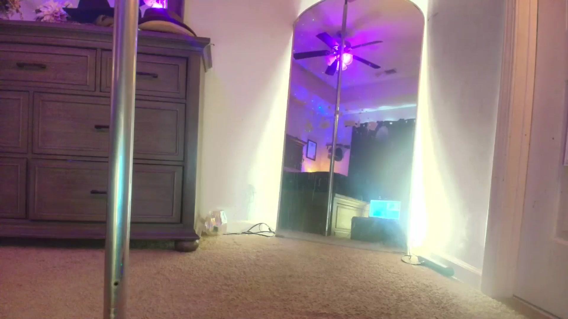 Gallery image thumbnail from PoleBunnyXxx's myfreecams stream on, 04/15/2026, 20:14 image 17 of 20