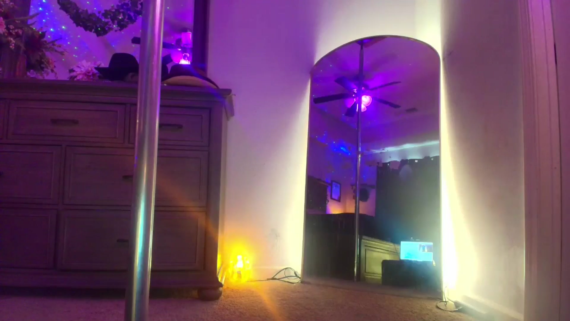 Gallery image thumbnail from PoleBunnyXxx's myfreecams stream on, 04/15/2026, 20:14 image 4 of 20