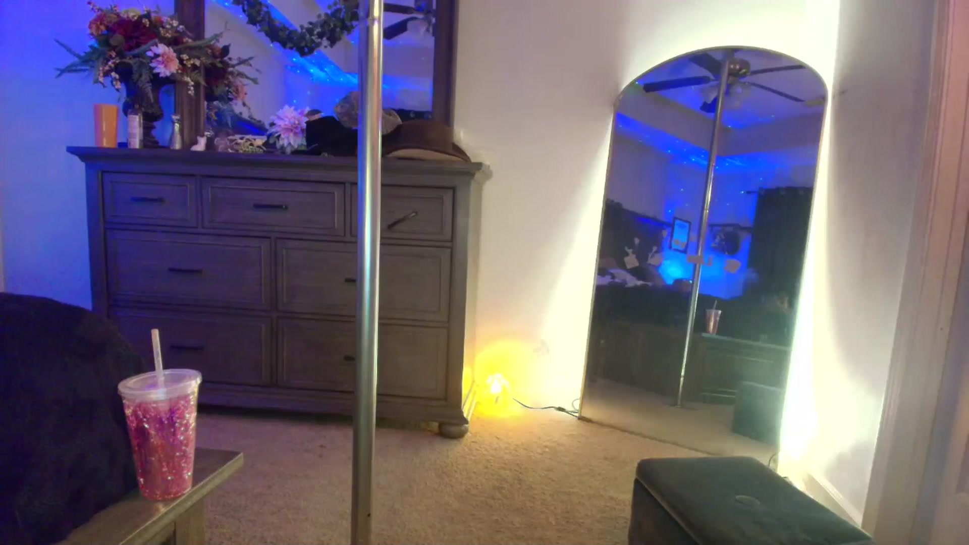 Gallery image thumbnail from PoleBunnyXxx's myfreecams stream on, 04/19/2026, 02:29 image 17 of 20