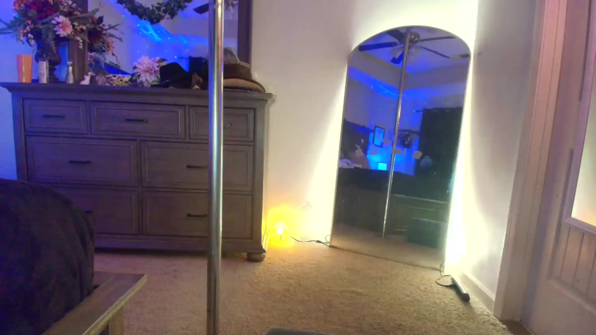 Gallery image thumbnail from PoleBunnyXxx's myfreecams stream on, 04/19/2026, 02:29 image 4 of 20