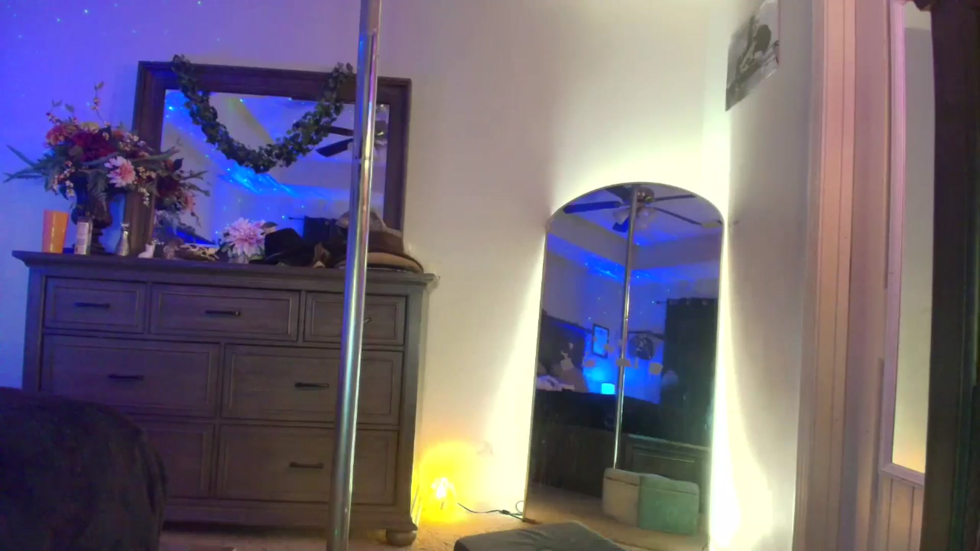 Gallery image thumbnail from PoleBunnyXxx's myfreecams stream on, 04/19/2026, 02:29 image 2 of 20