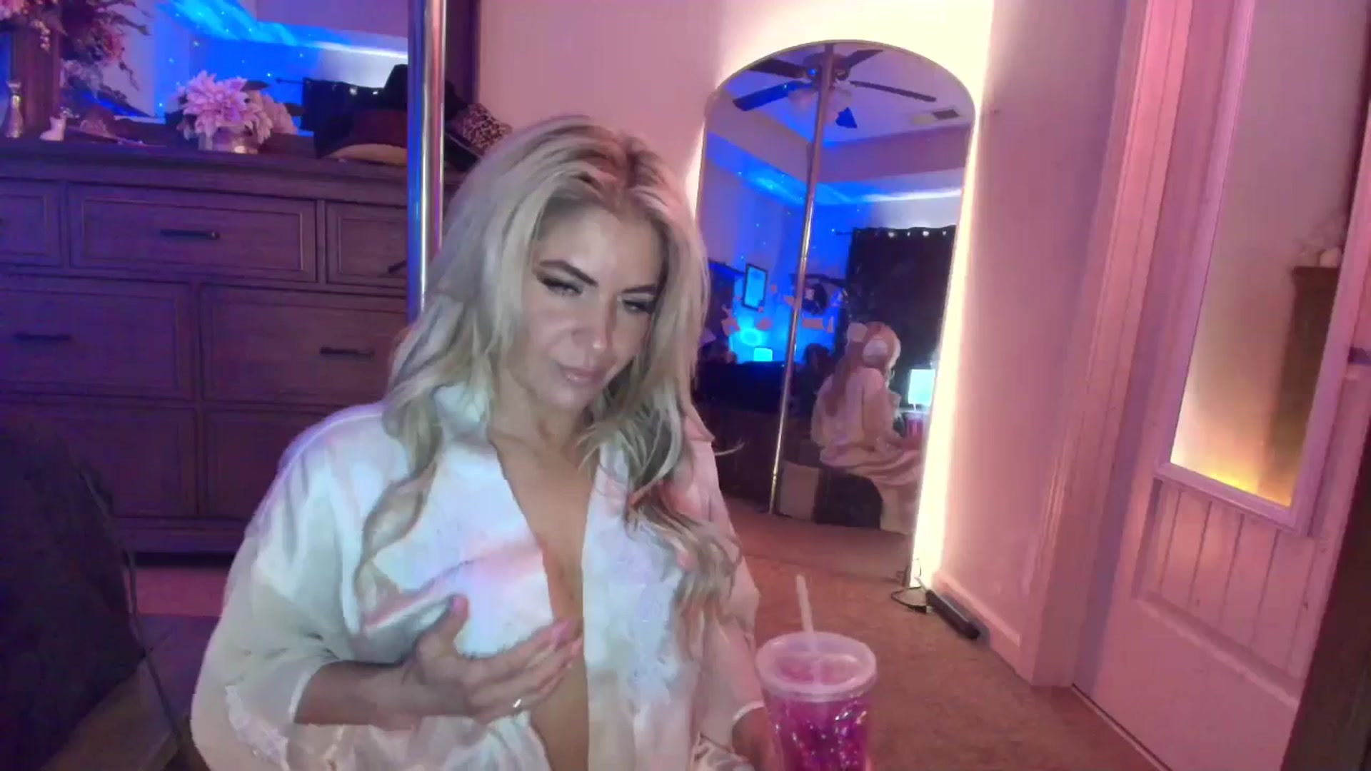Gallery image thumbnail from PoleBunnyXxx's myfreecams stream on, 04/21/2026, 21:00 image 16 of 20