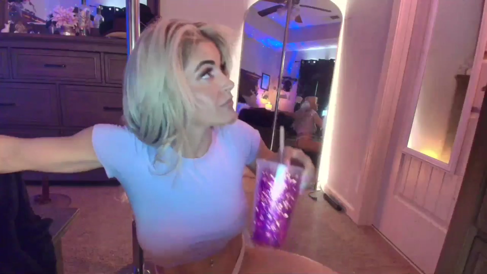 Gallery image thumbnail from PoleBunnyXxx's myfreecams stream on, 04/22/2026, 18:40 image 7 of 20